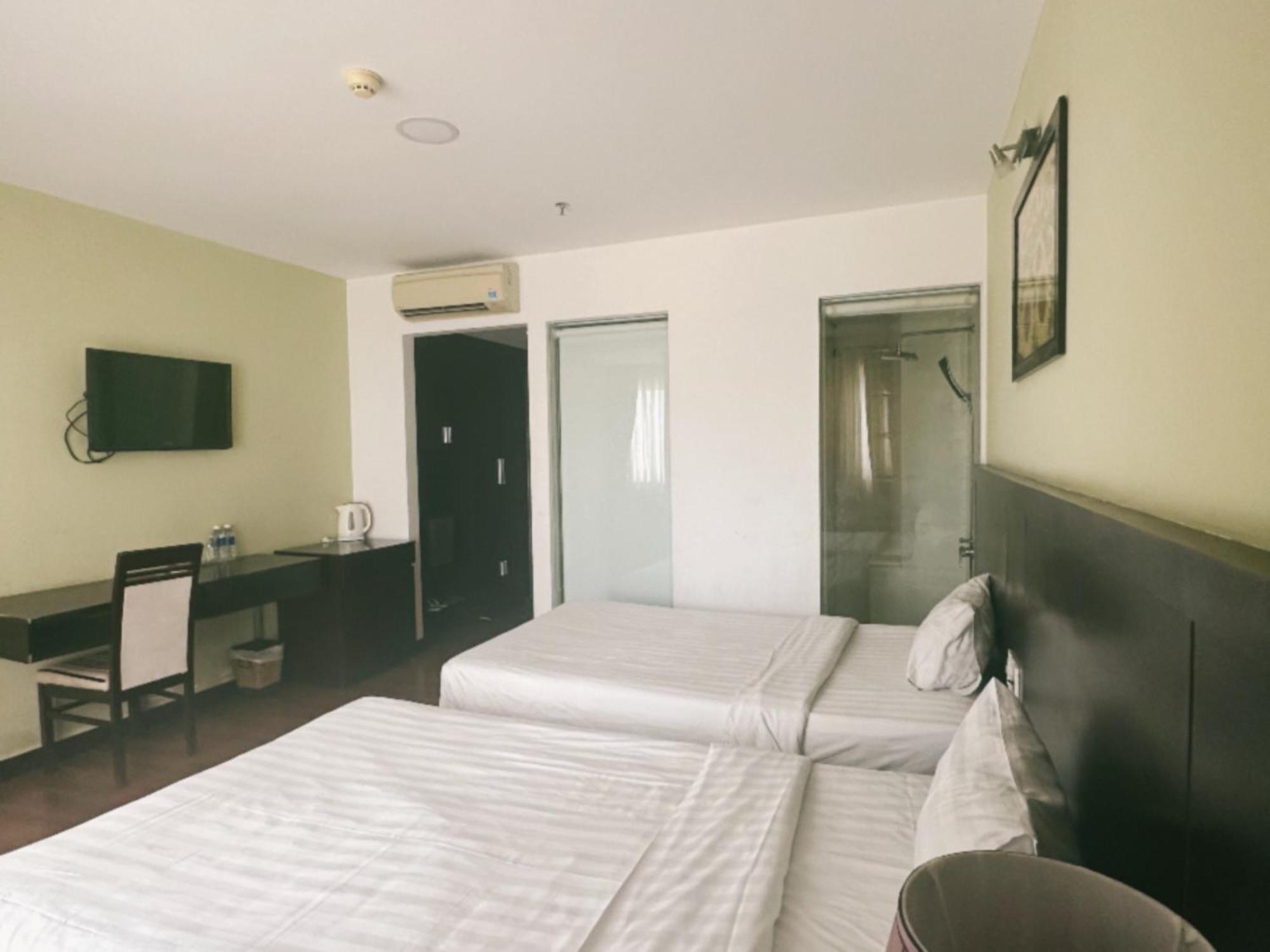 Double or Twin Room with Partial Sea View