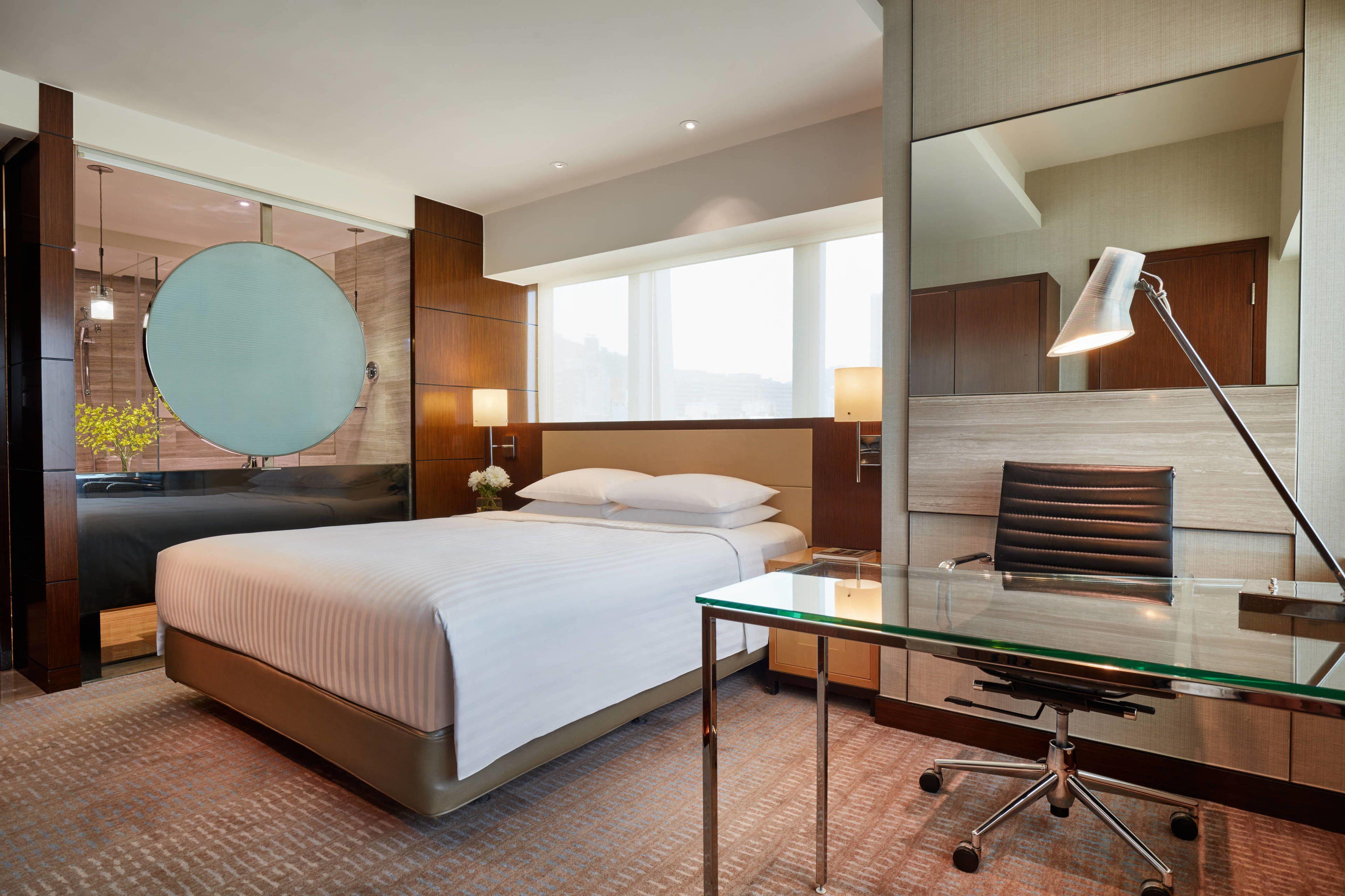 Executive King Room with Harbor View and Club Lounge Access