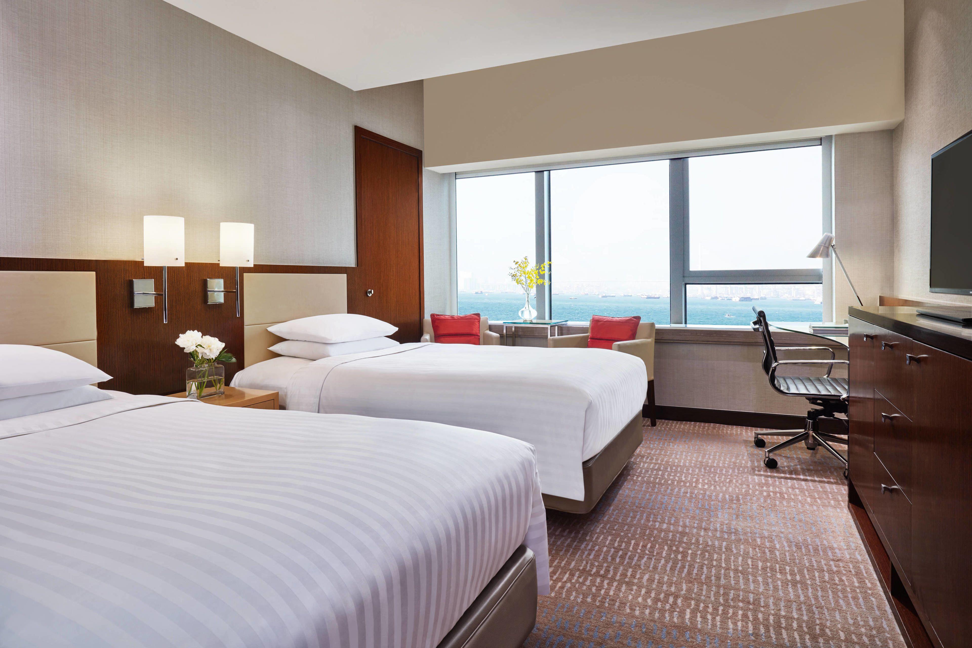 Executive Twin Room with Harbor View and Club Lounge Access