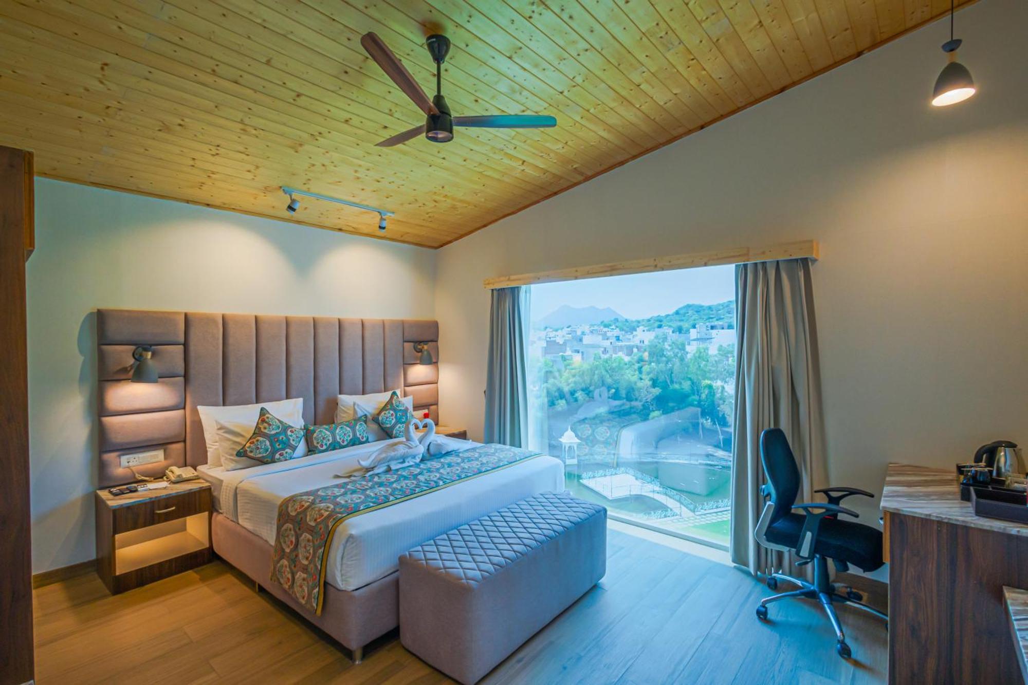 Sajjan Villa with 2-bedrooms and Jacuzzi - 15% off on Food & Spa and Free Zipline activity
