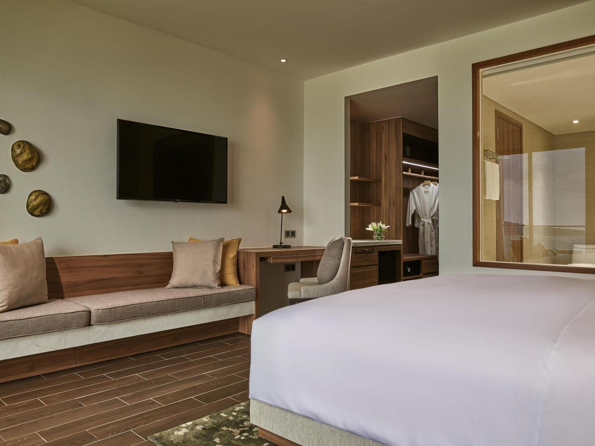 Superior Twin Room with Balcony and Garden View