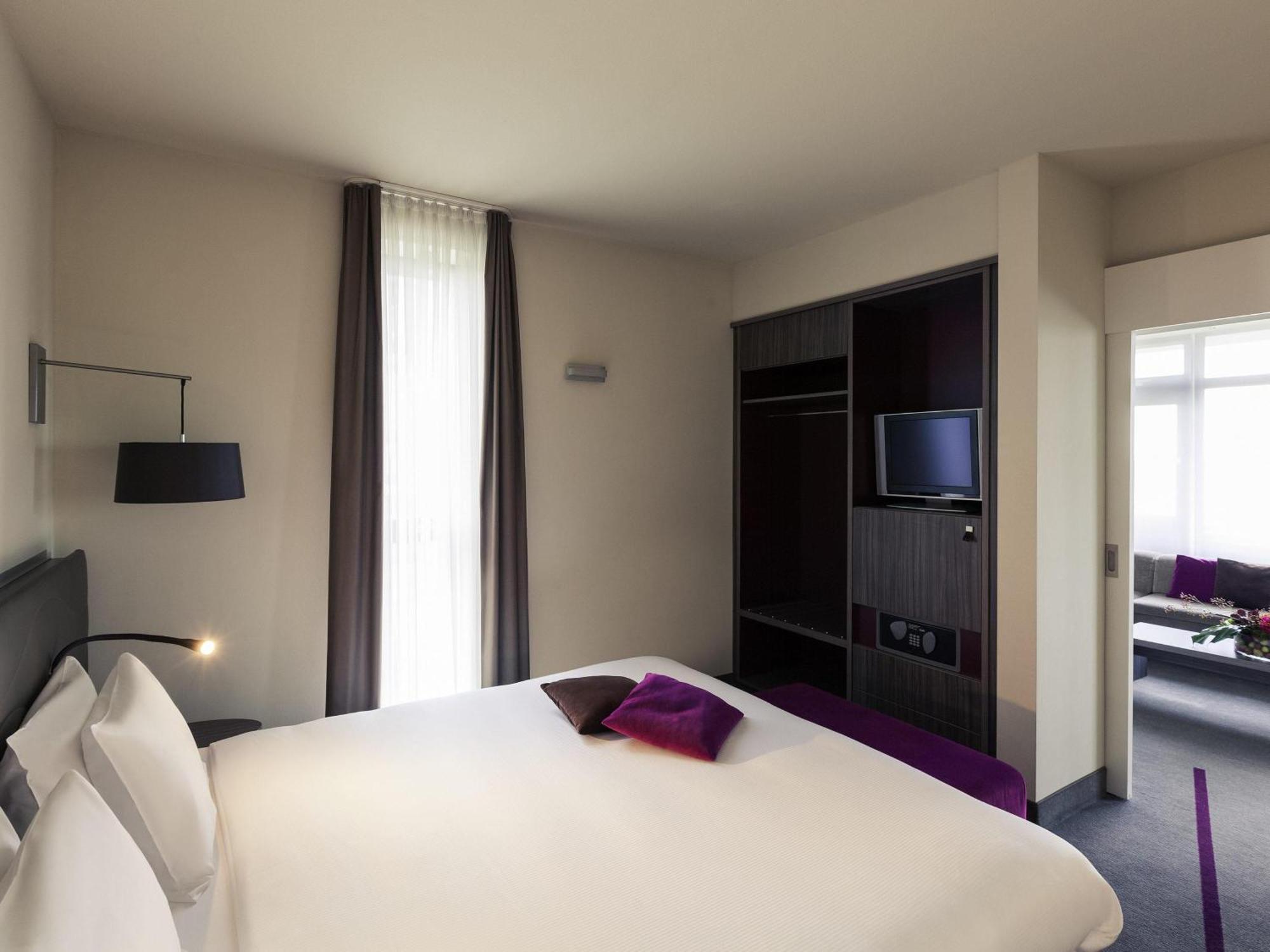 Double Suite with a Living Room