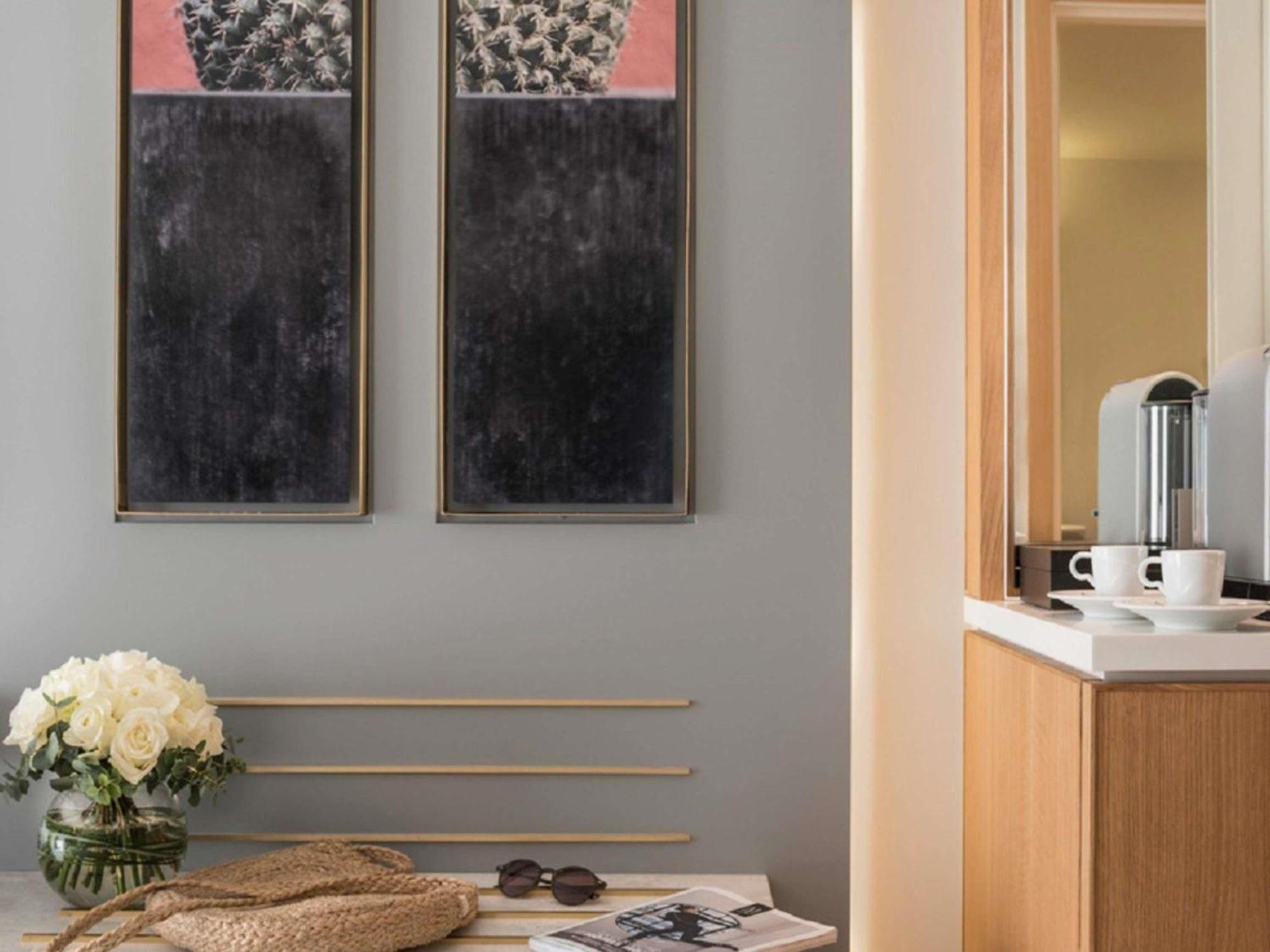 Deluxe Queen Room with Balcony