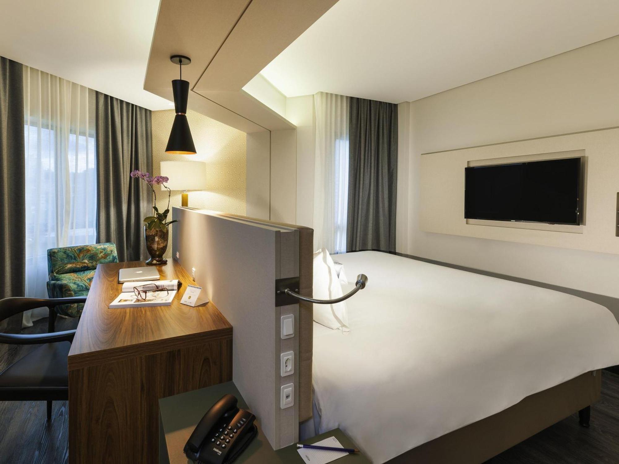 Deluxe King Suite