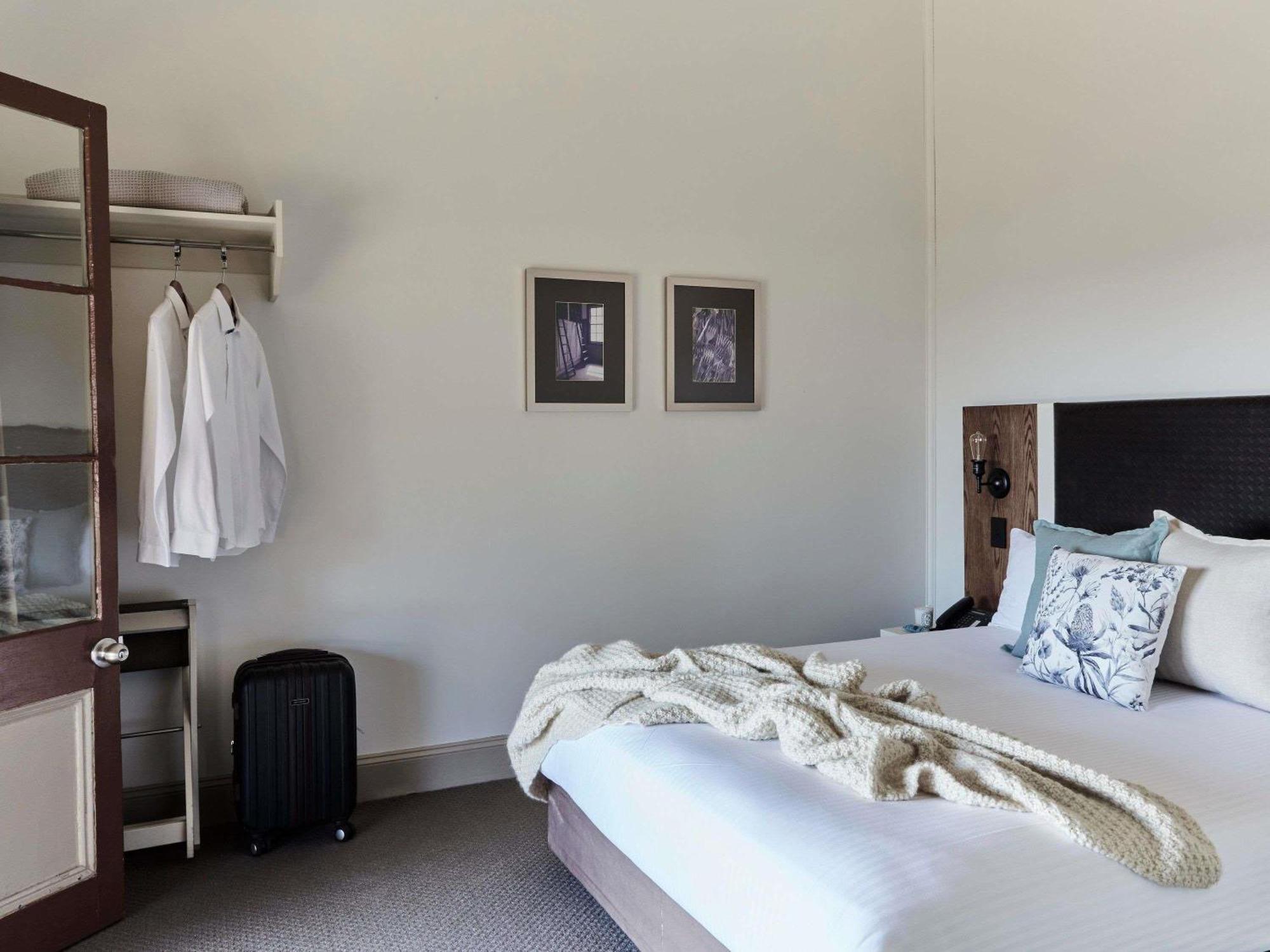 Heritage Harbor Side Room