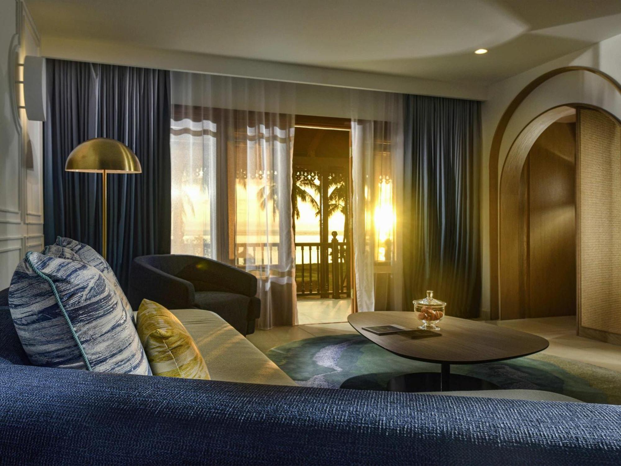 OPERA SUITE, King Bed, ocean view, direct beach access, balcony or terrace