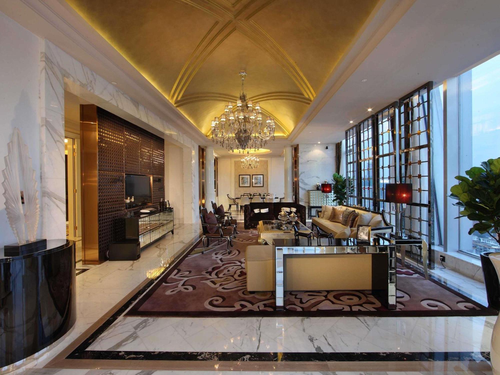 Presidential Suite with one king bed
