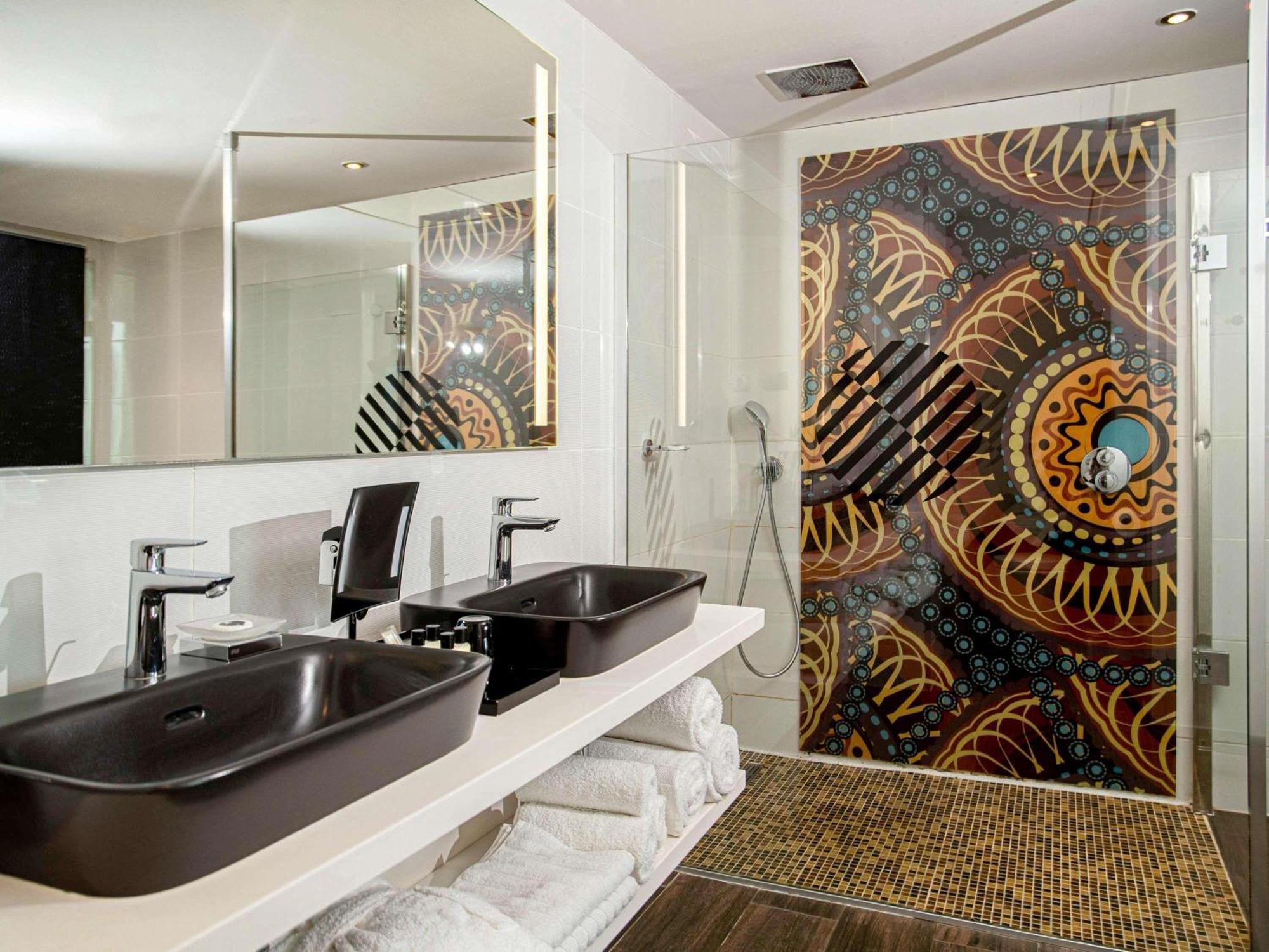 Junior King Suite with City View