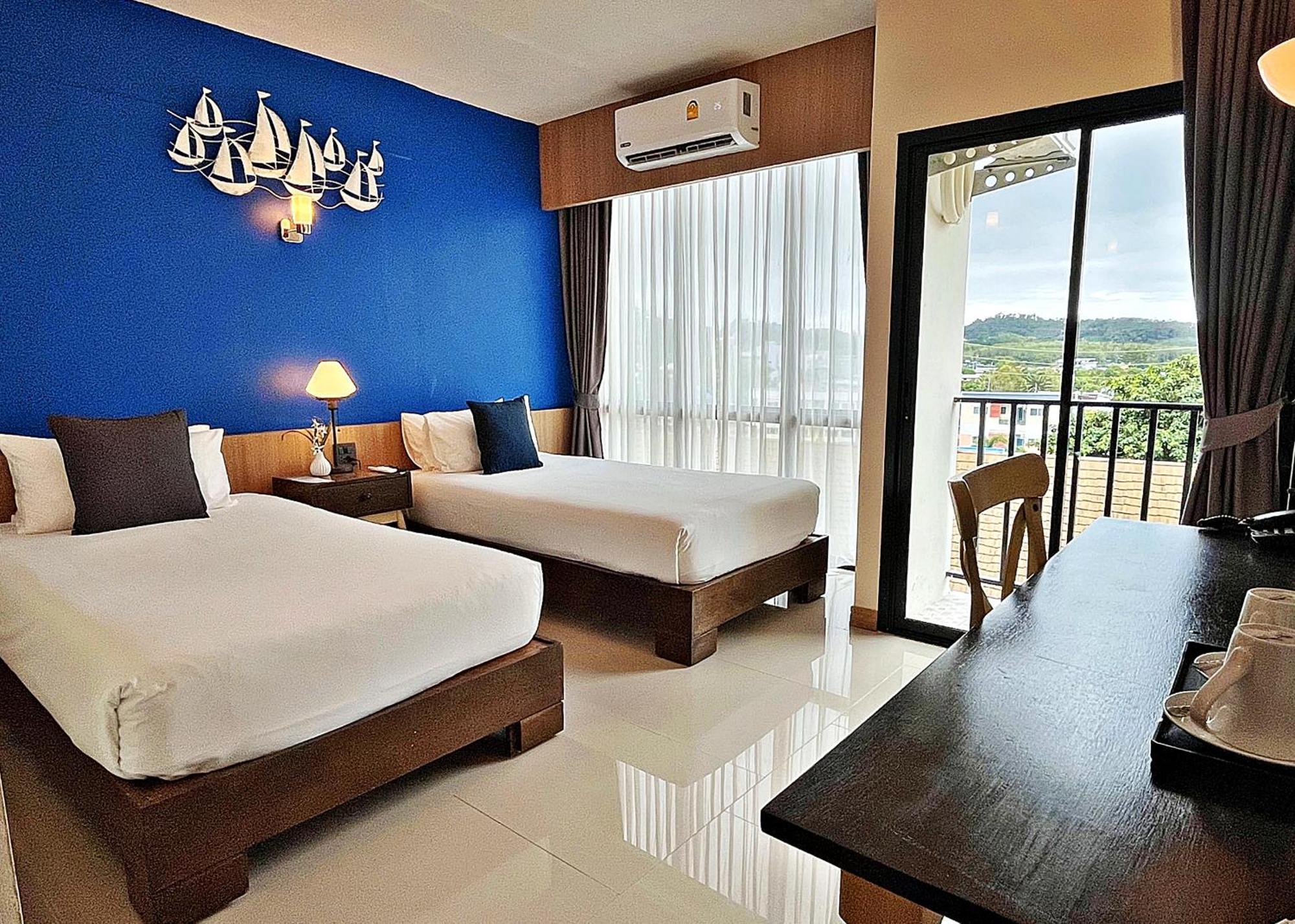 Standard Twin Room - Free Airport Shuttle