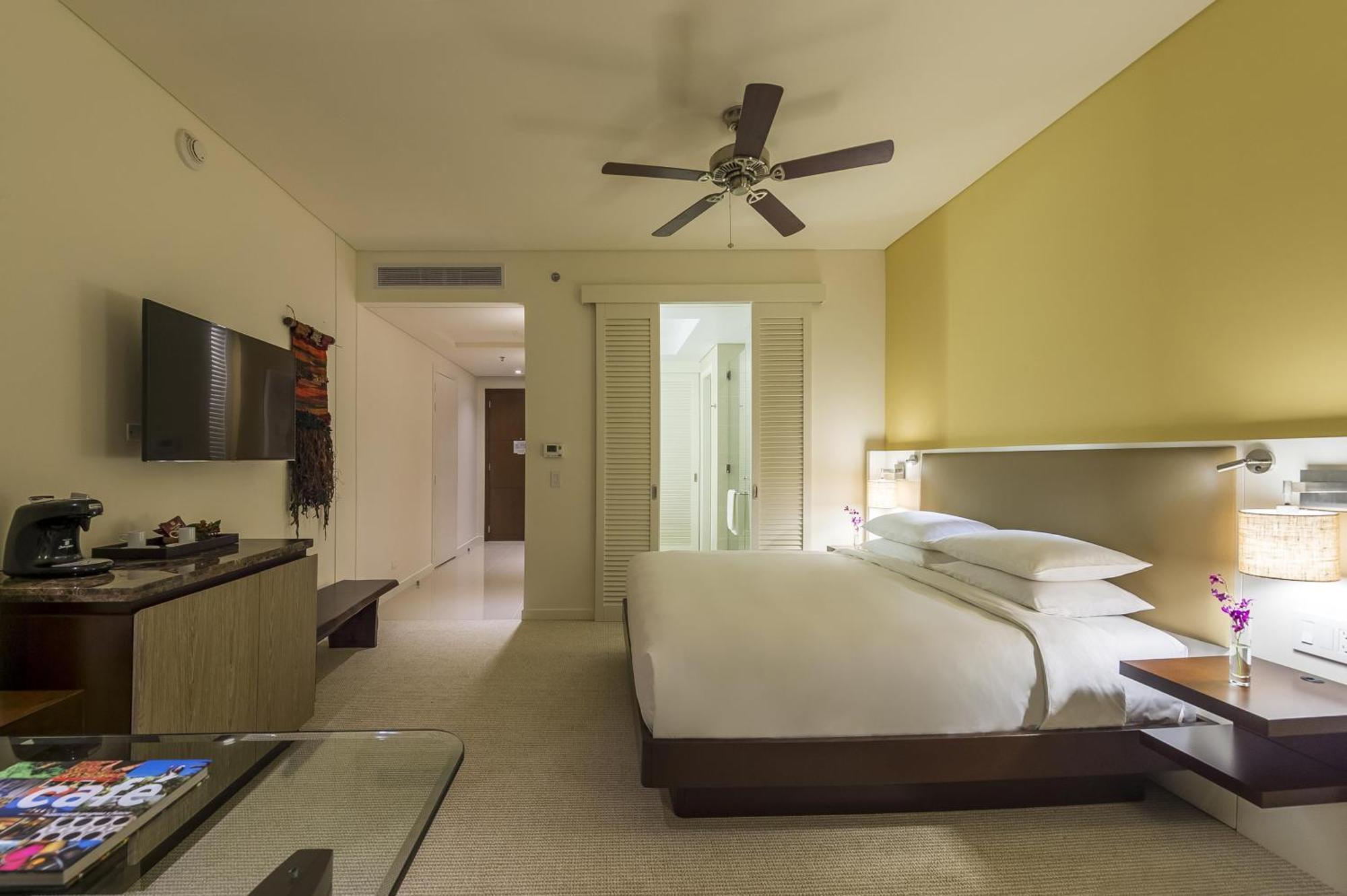 King Room with Bay View - Club Access