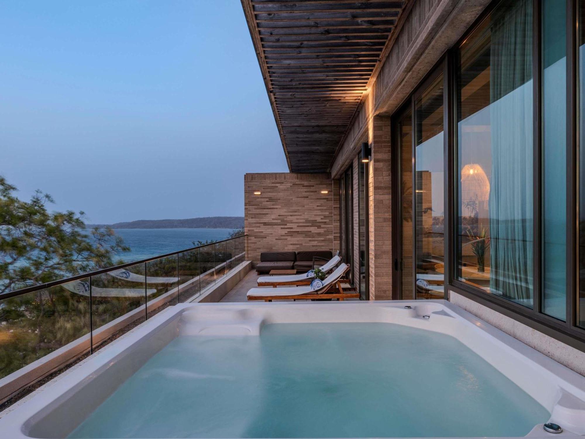 Serenity Ocean King Suite with Hot Tub