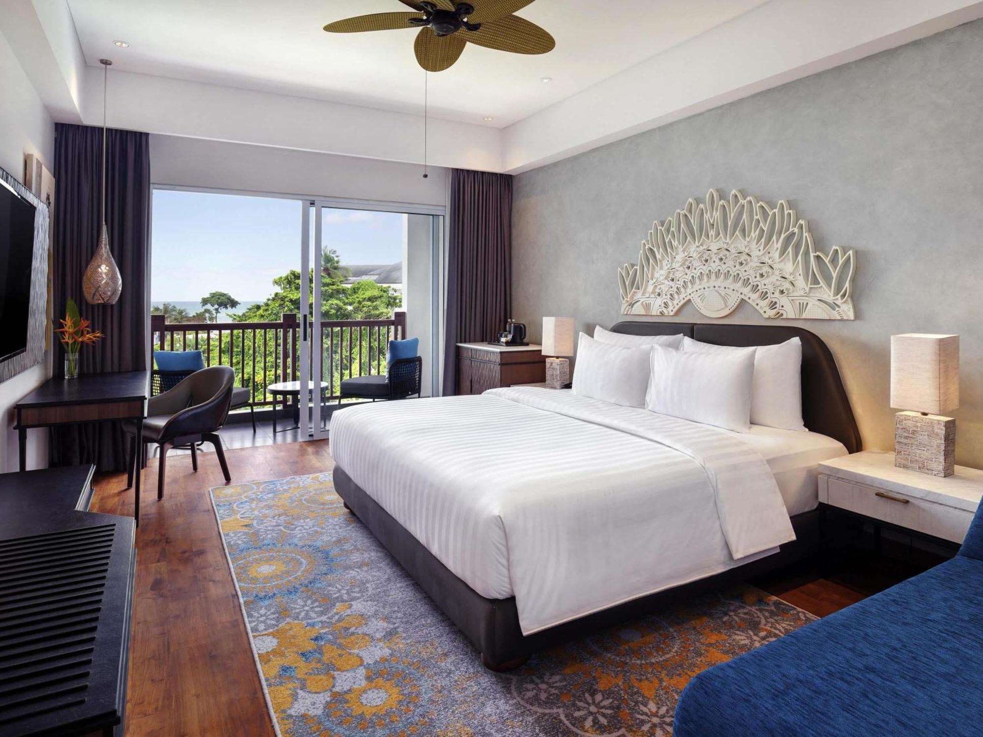 Deluxe King Room Garden View