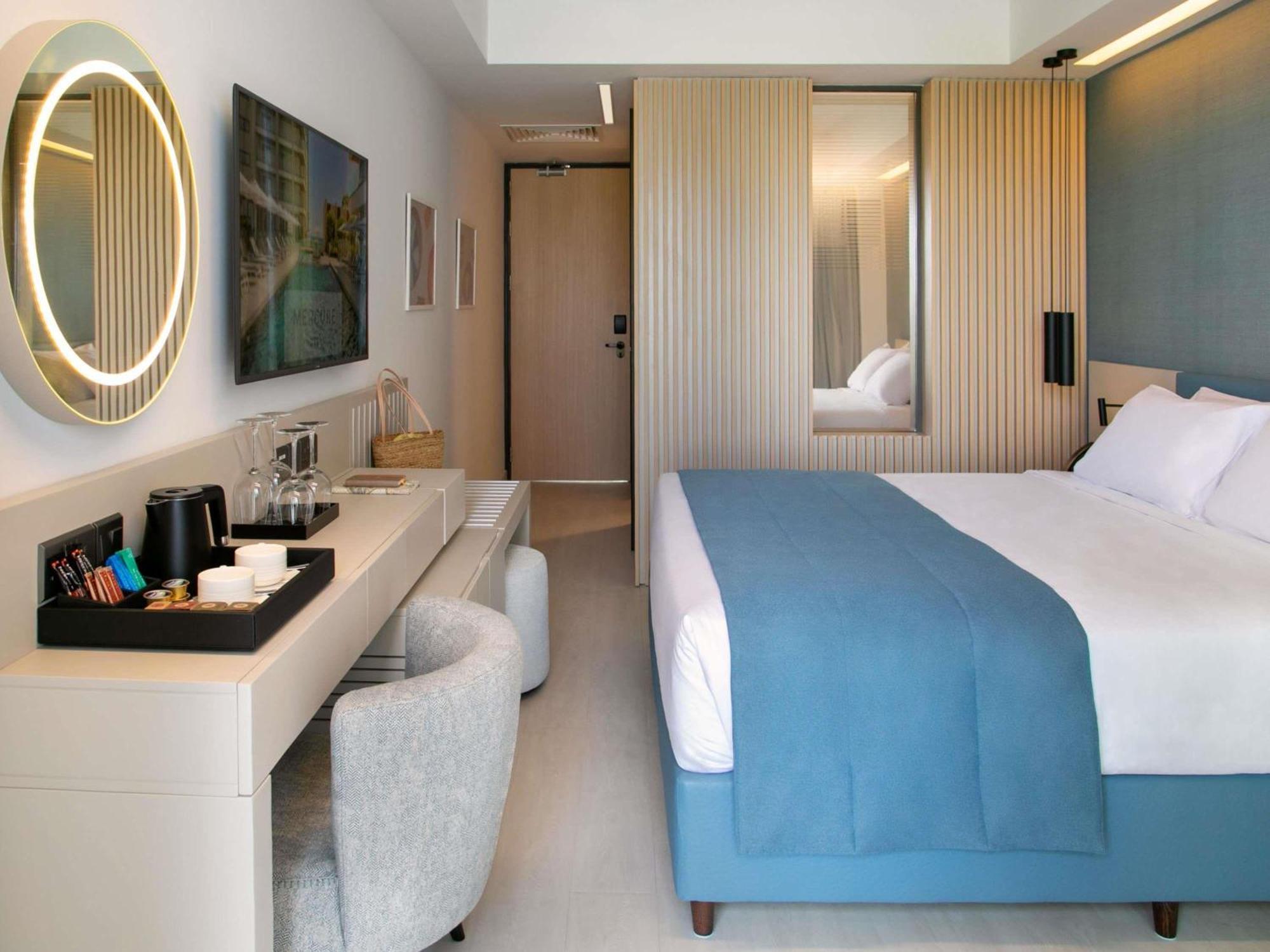 Standard Double Room with Balcony and Sea View