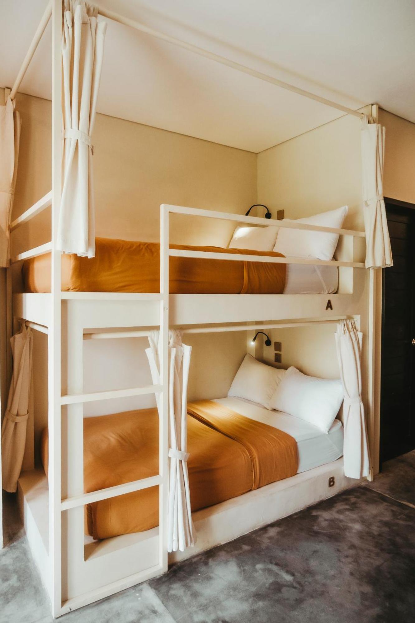 Single Bed in Mixed Dormitory Room
