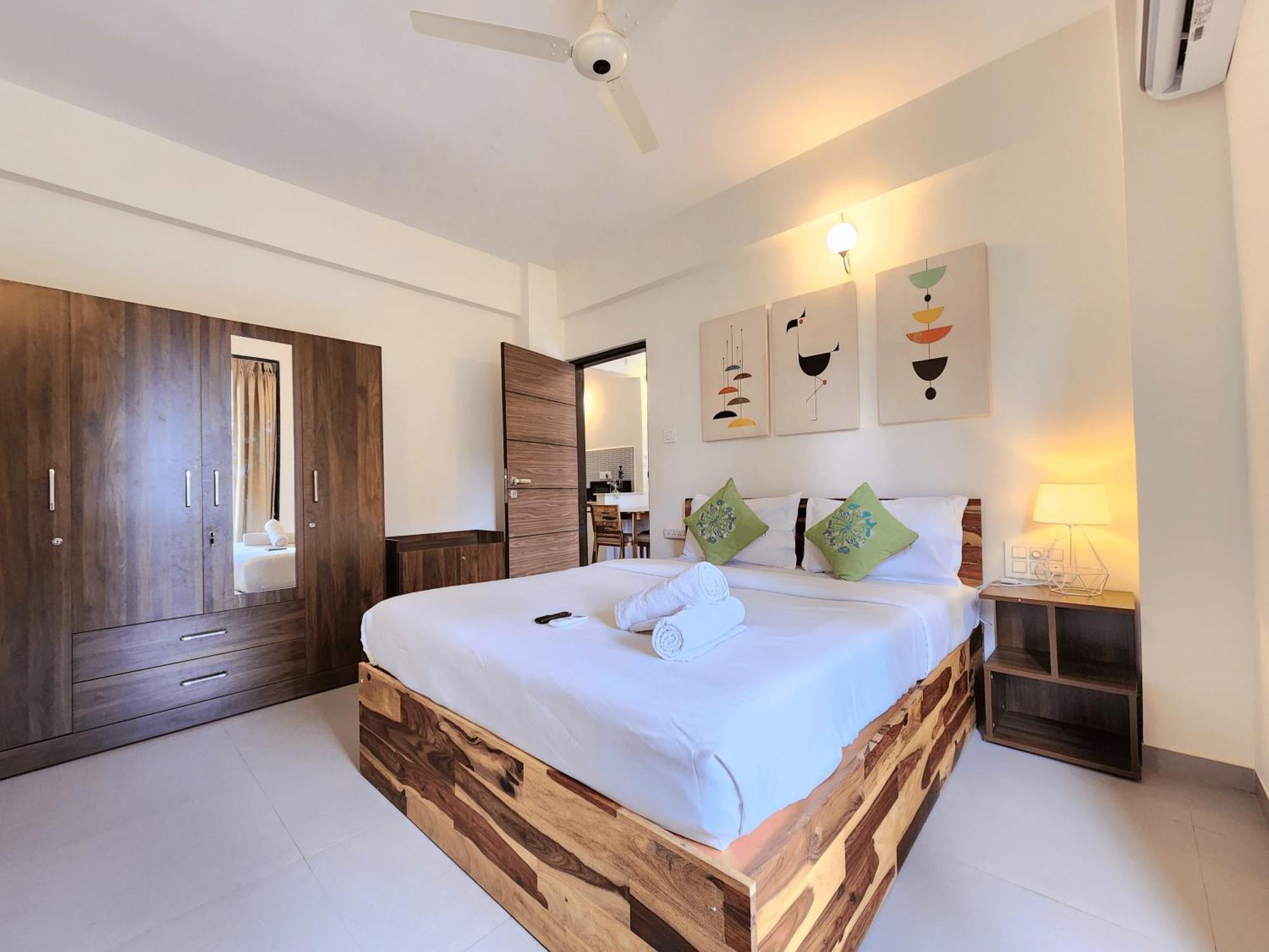 One-Bedroom Apartment with Balcony