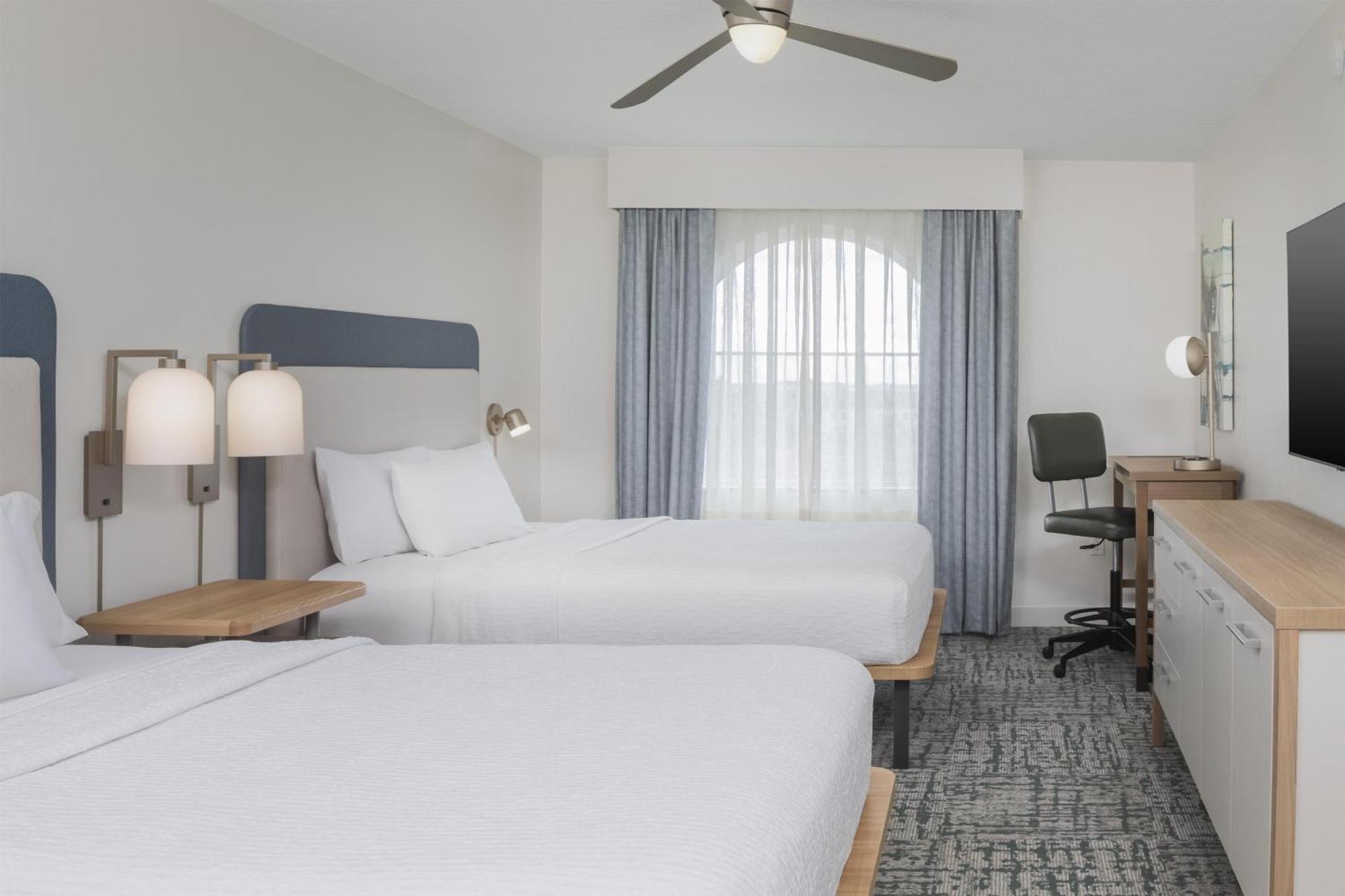 One-Bedroom Queen Suite with Two Queen Beds - Non-Smoking