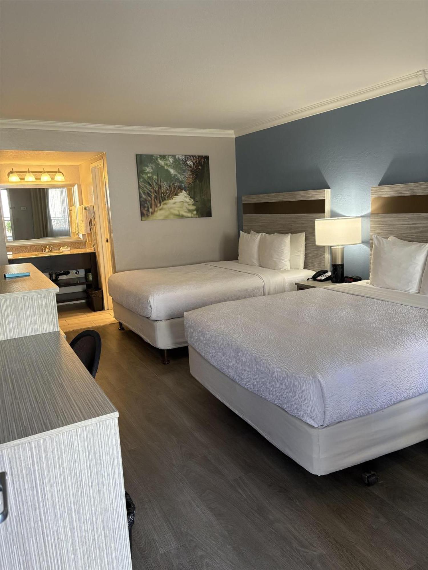 Queen Room with Two Queen Beds - Non-Smoking