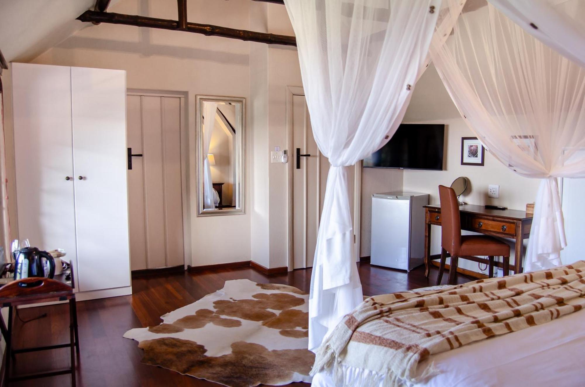 Double or Twin Room with Balcony - Nguni