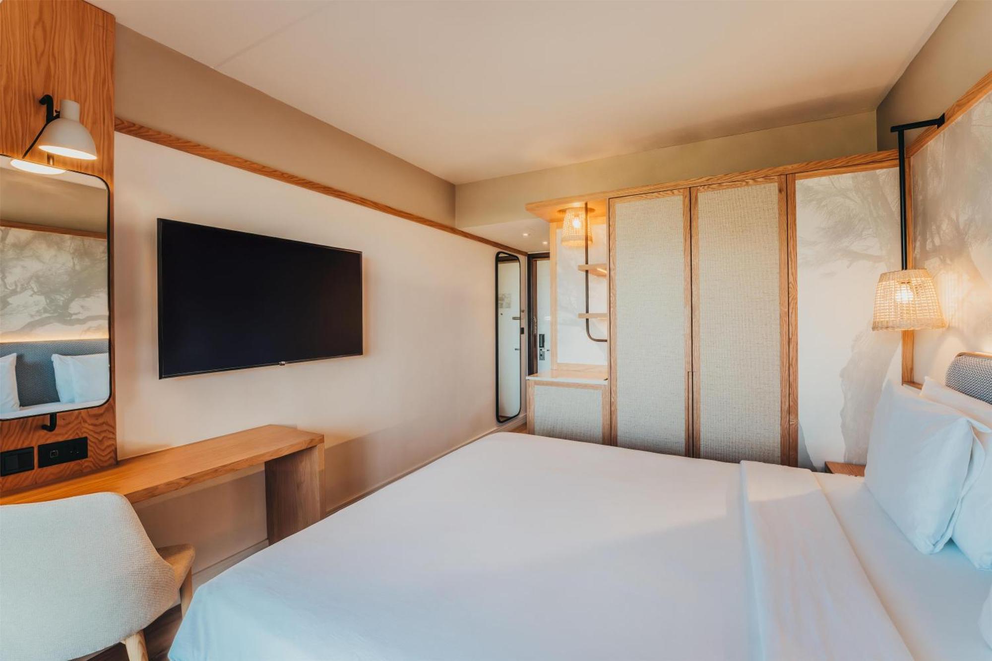 Superior King Room with Beach Access