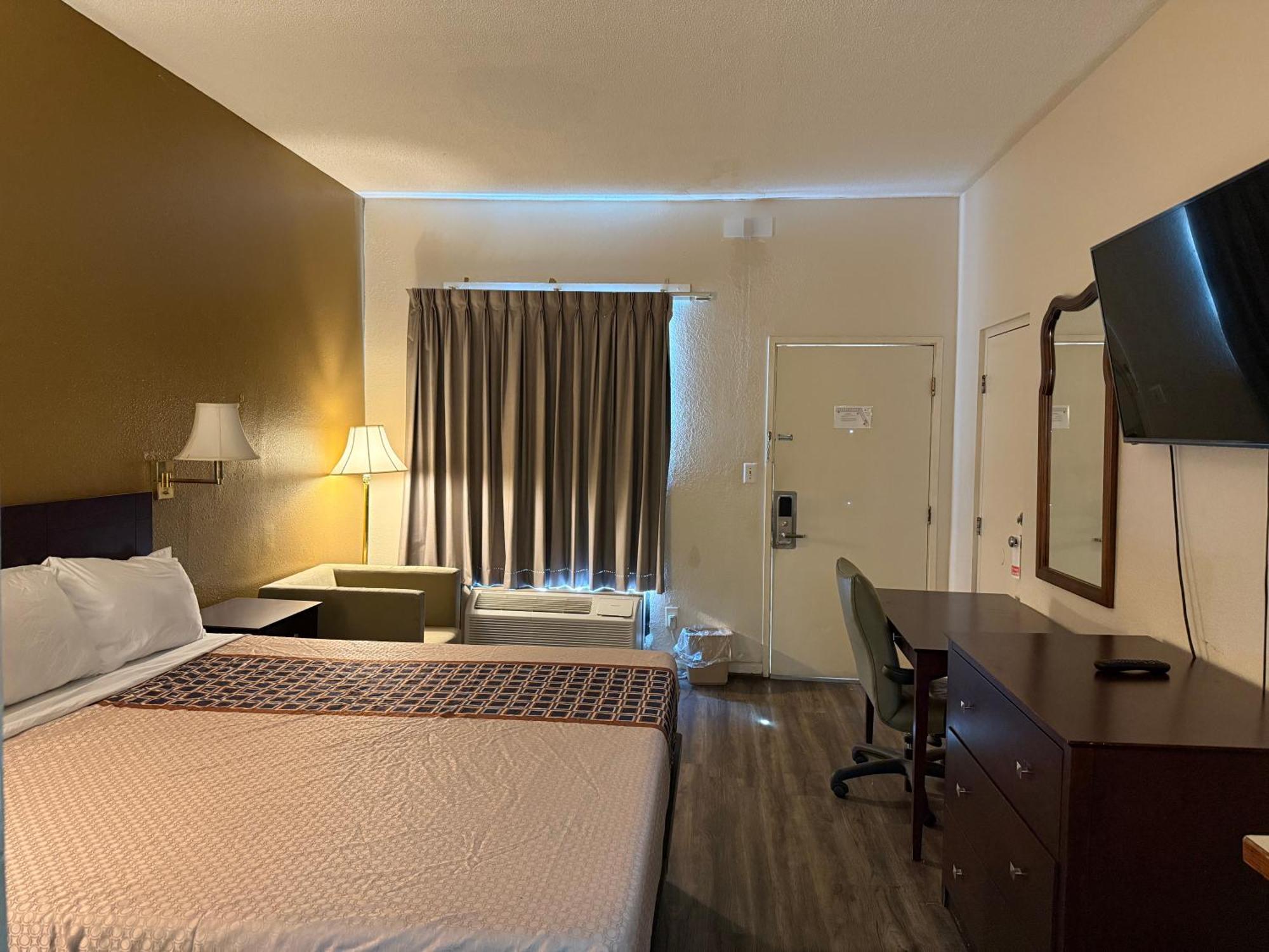 King Room - Disability Access/Non-Smoking