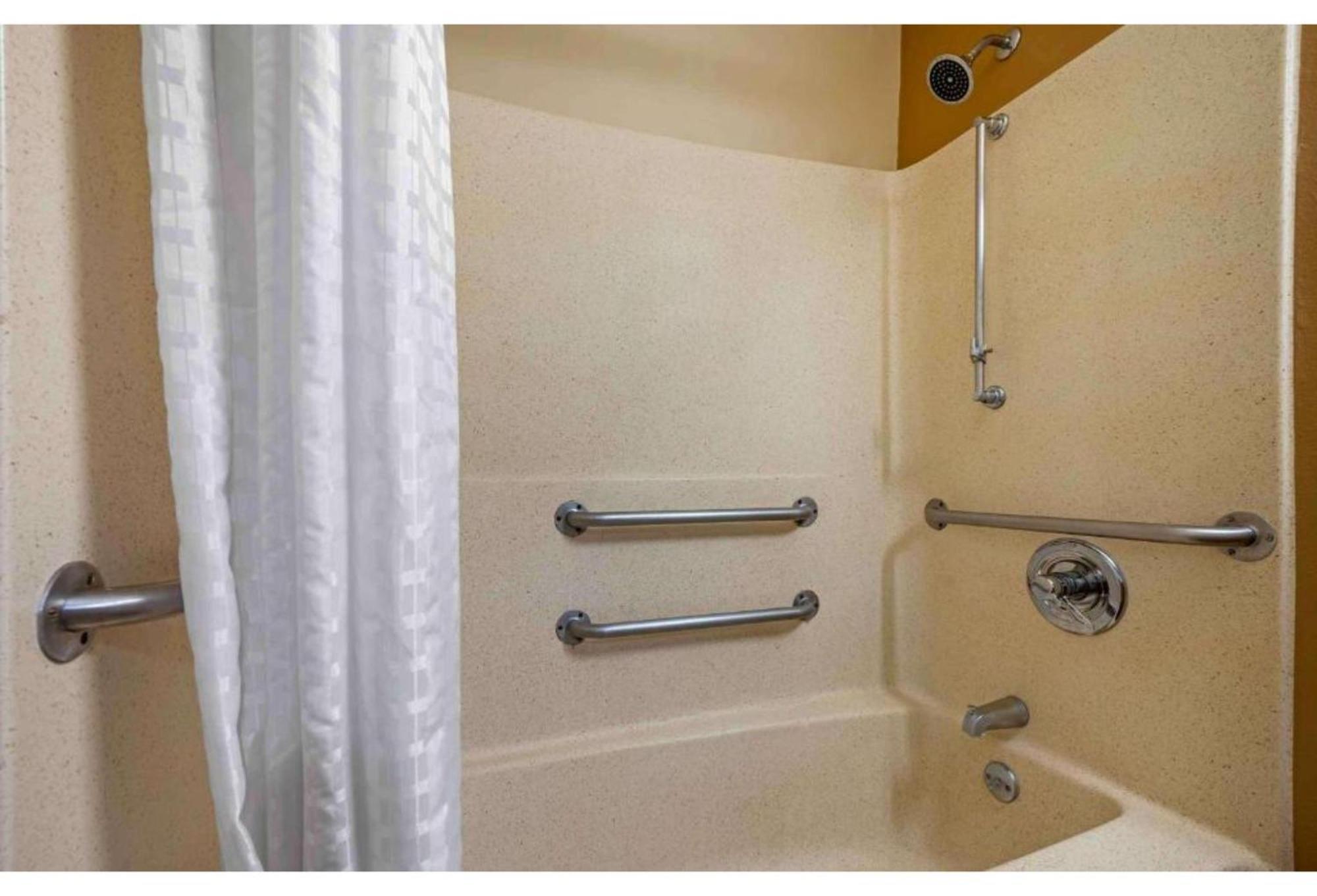 2 Queen Beds | Suite, Non-Smoking, Micfridge