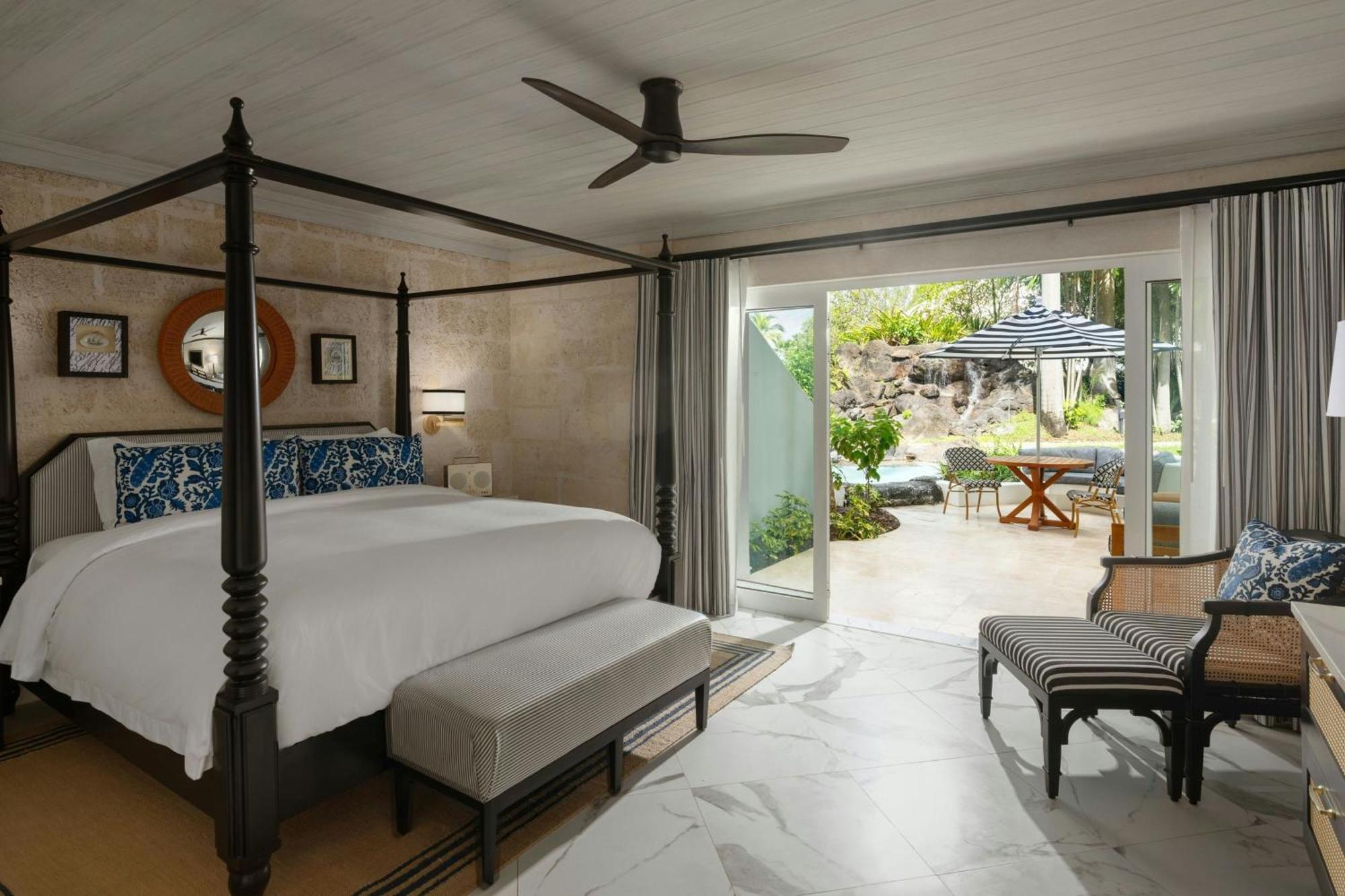 Luxury Swim Up, Guest room Pool View
