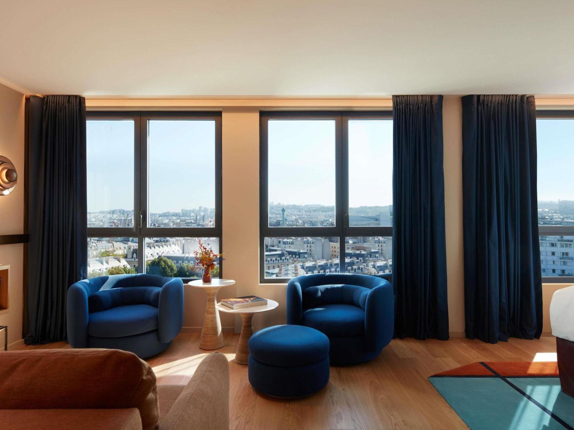 L'Atelier Corner Suite - Paris rooftop view
