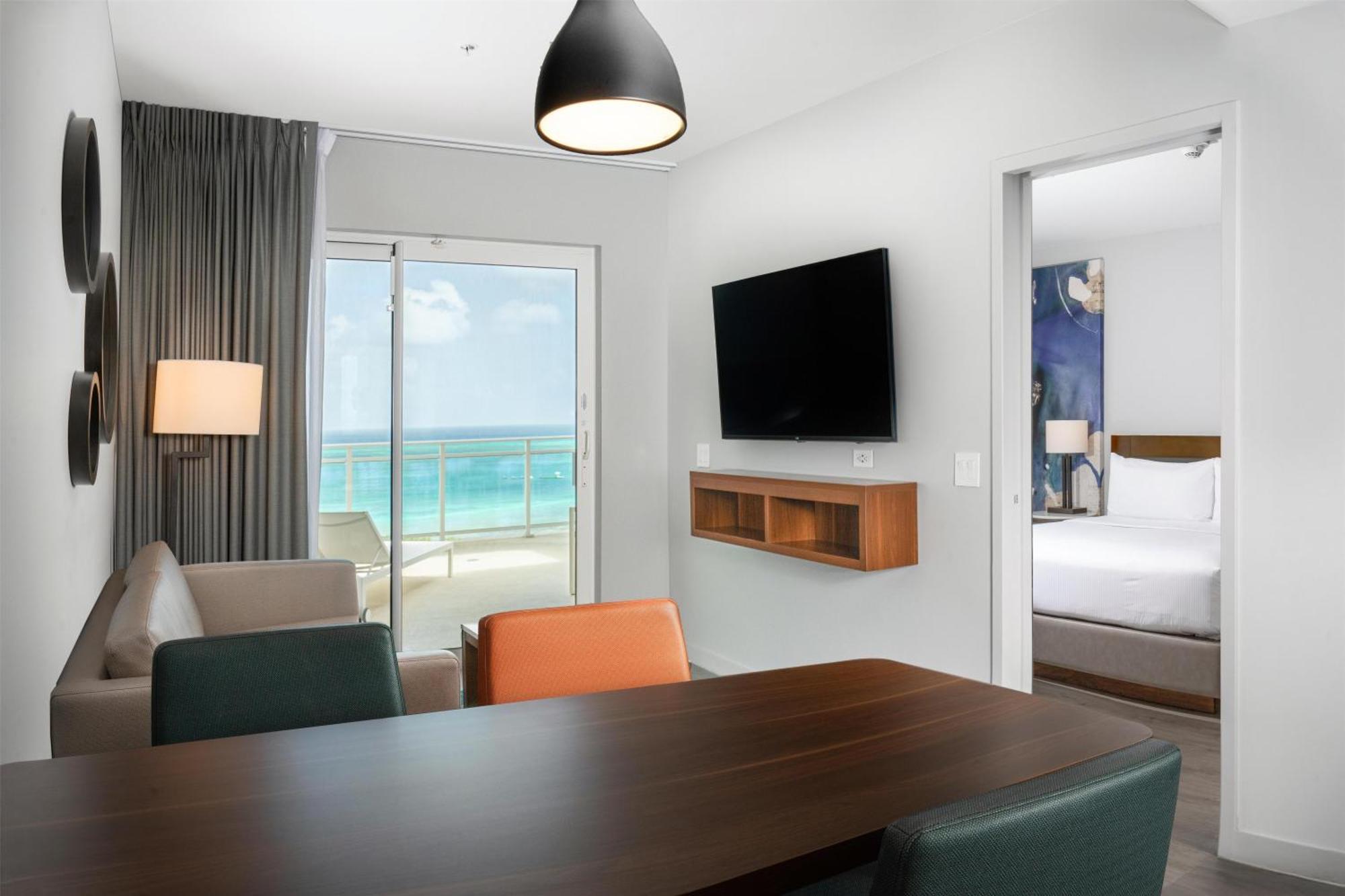 One-Bedroom Queen Suite Ocean View Top Floor