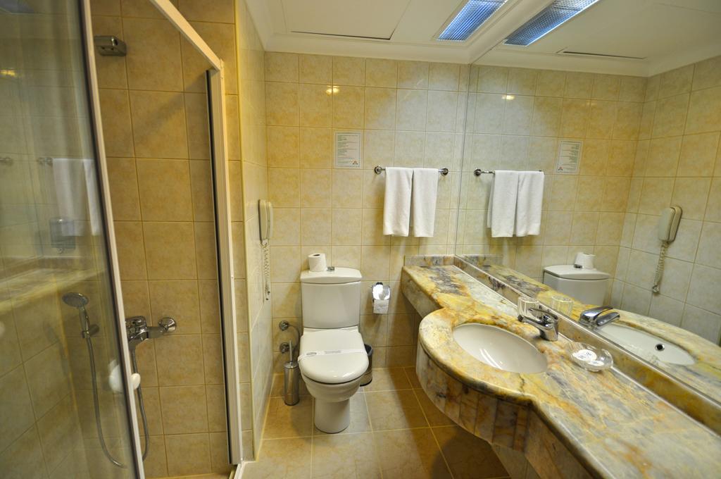 Standard Pool View Room