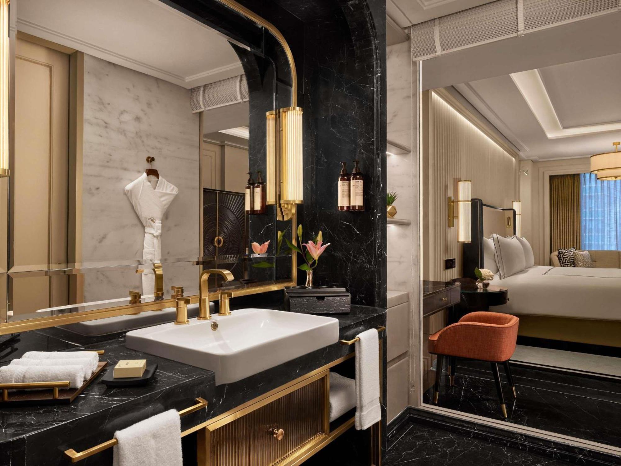Fairmont Twin Room with Airport View and Complimentary Airport Transfers (T1 & T2) , Soft Mini Bar , Daily 4 Piece Laundry(Non Cumulative) and 15% discount on dining (barring IRD & tobacco), Book a 60-Min Spa Session & 50% Off on Cryotherapy*