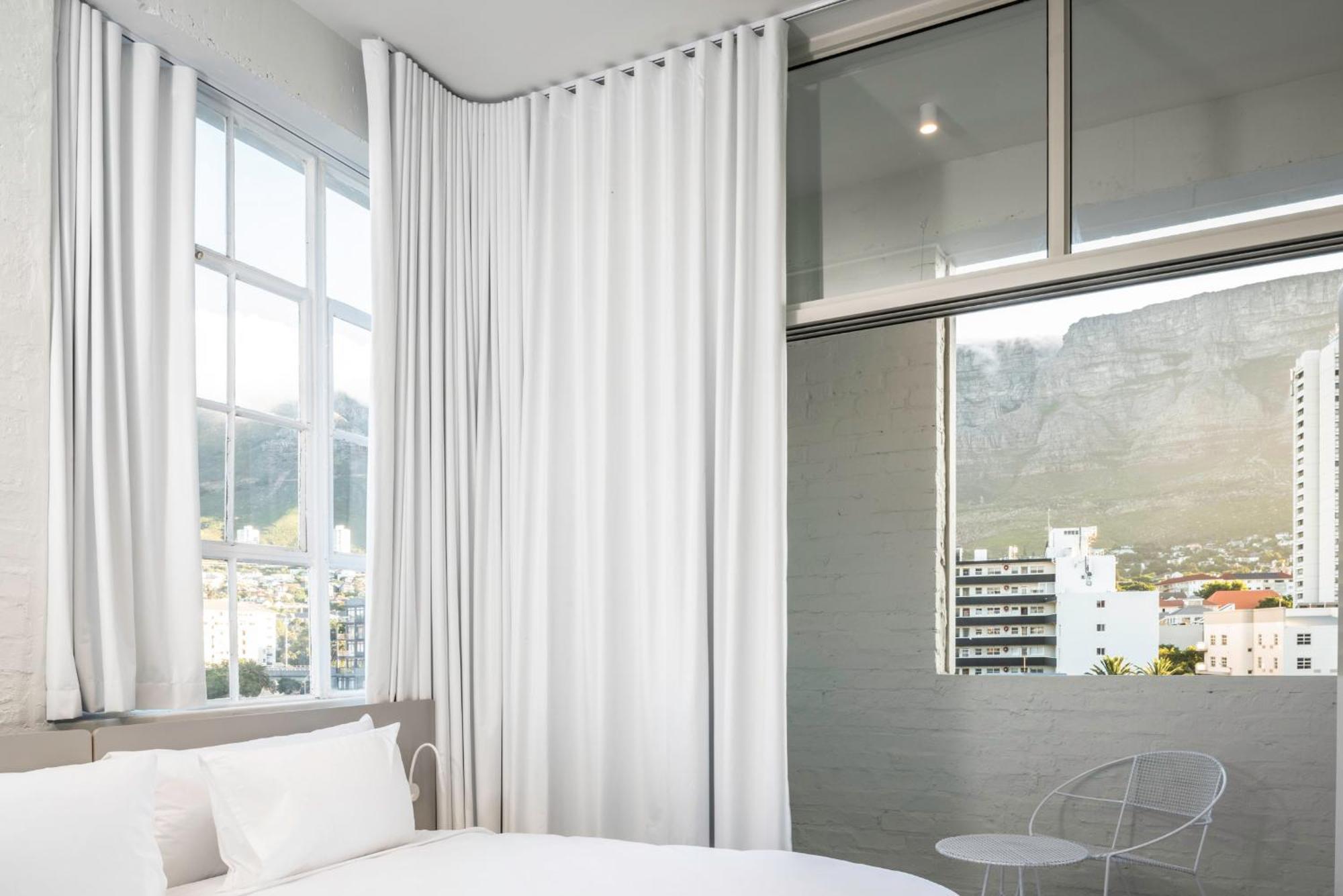 Apartment with Mountain View