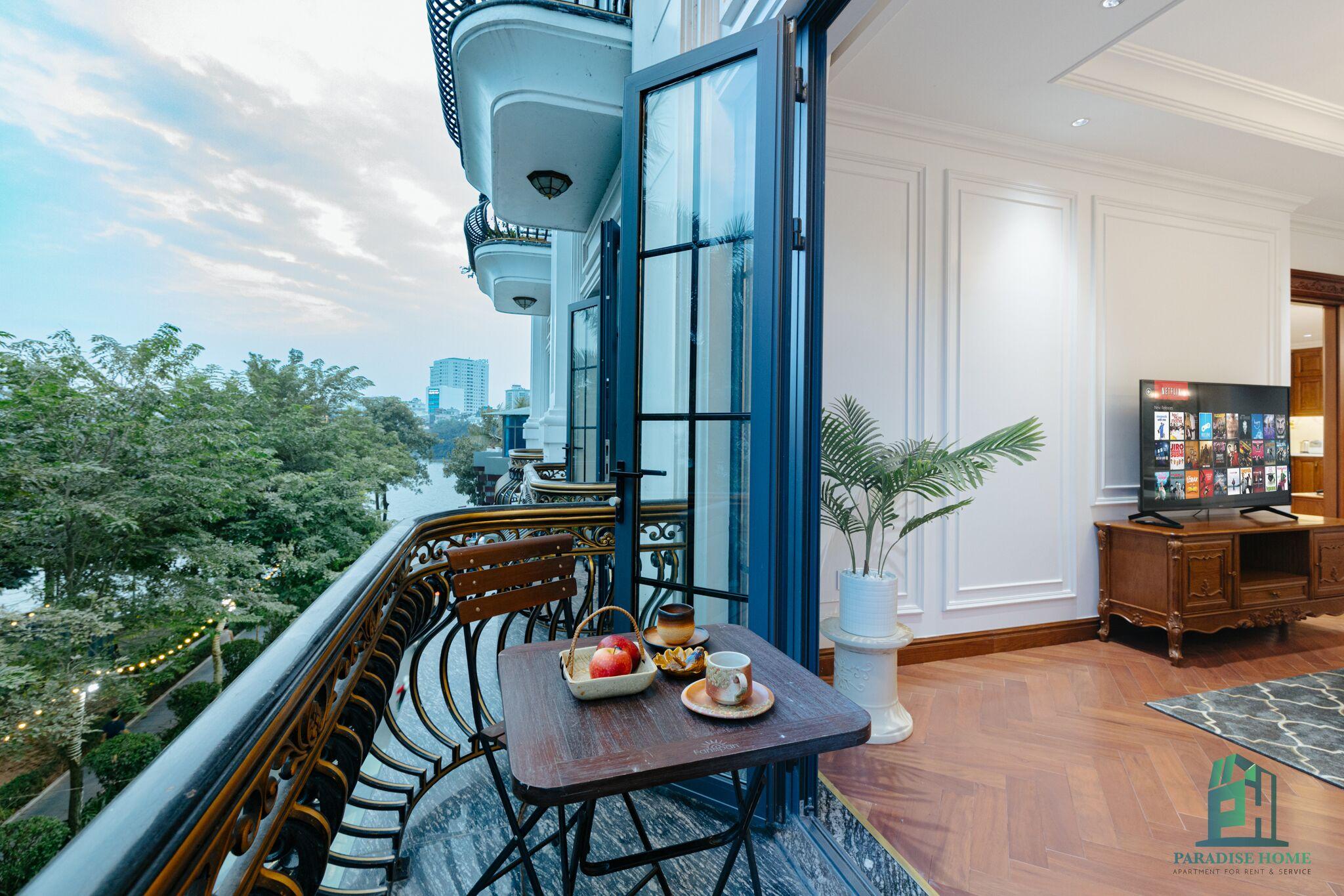 Deluxe Queen Suite