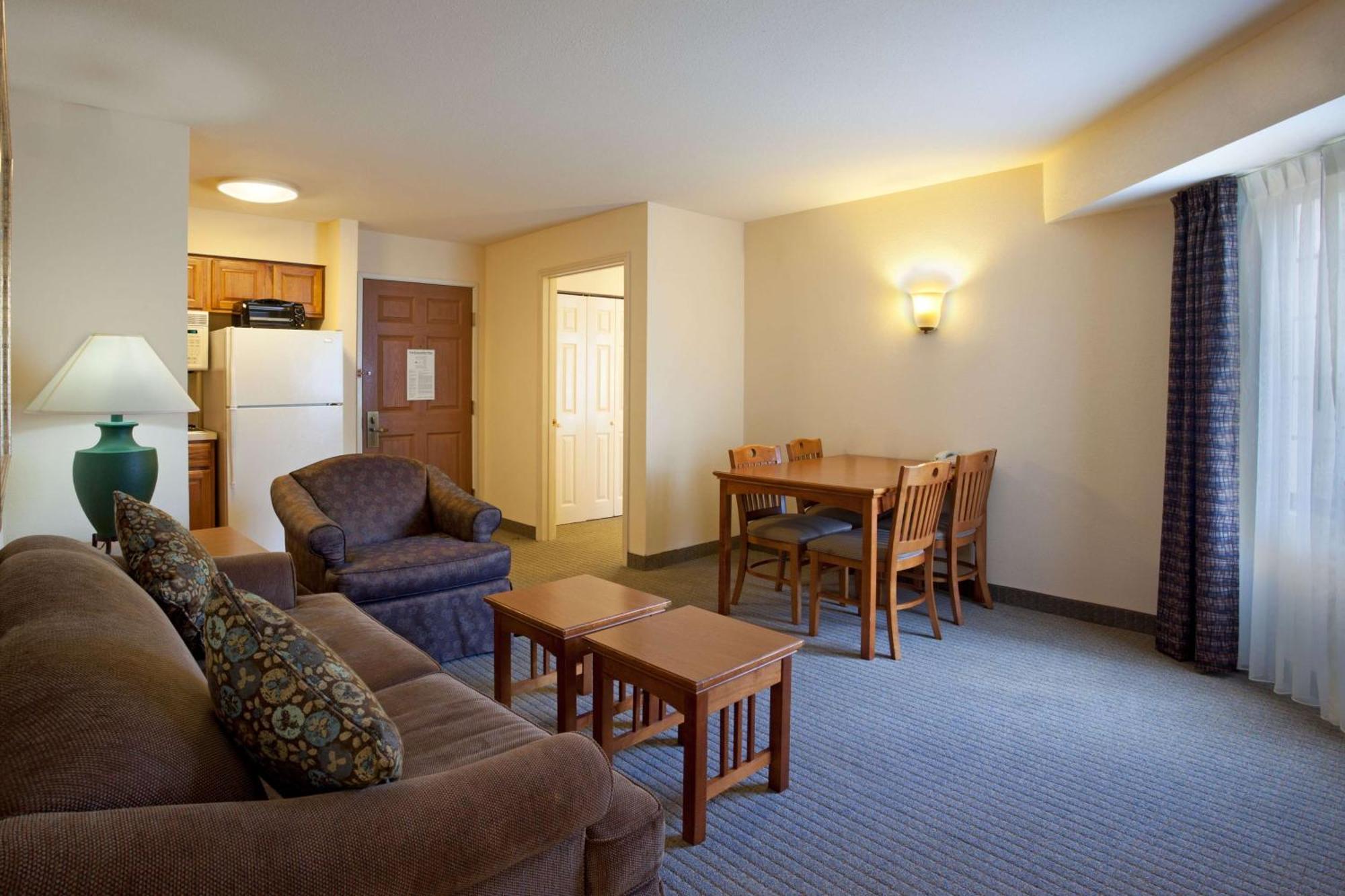 One-Bedroom Queen Suite with Roll-In Shower - Mobility Accessible