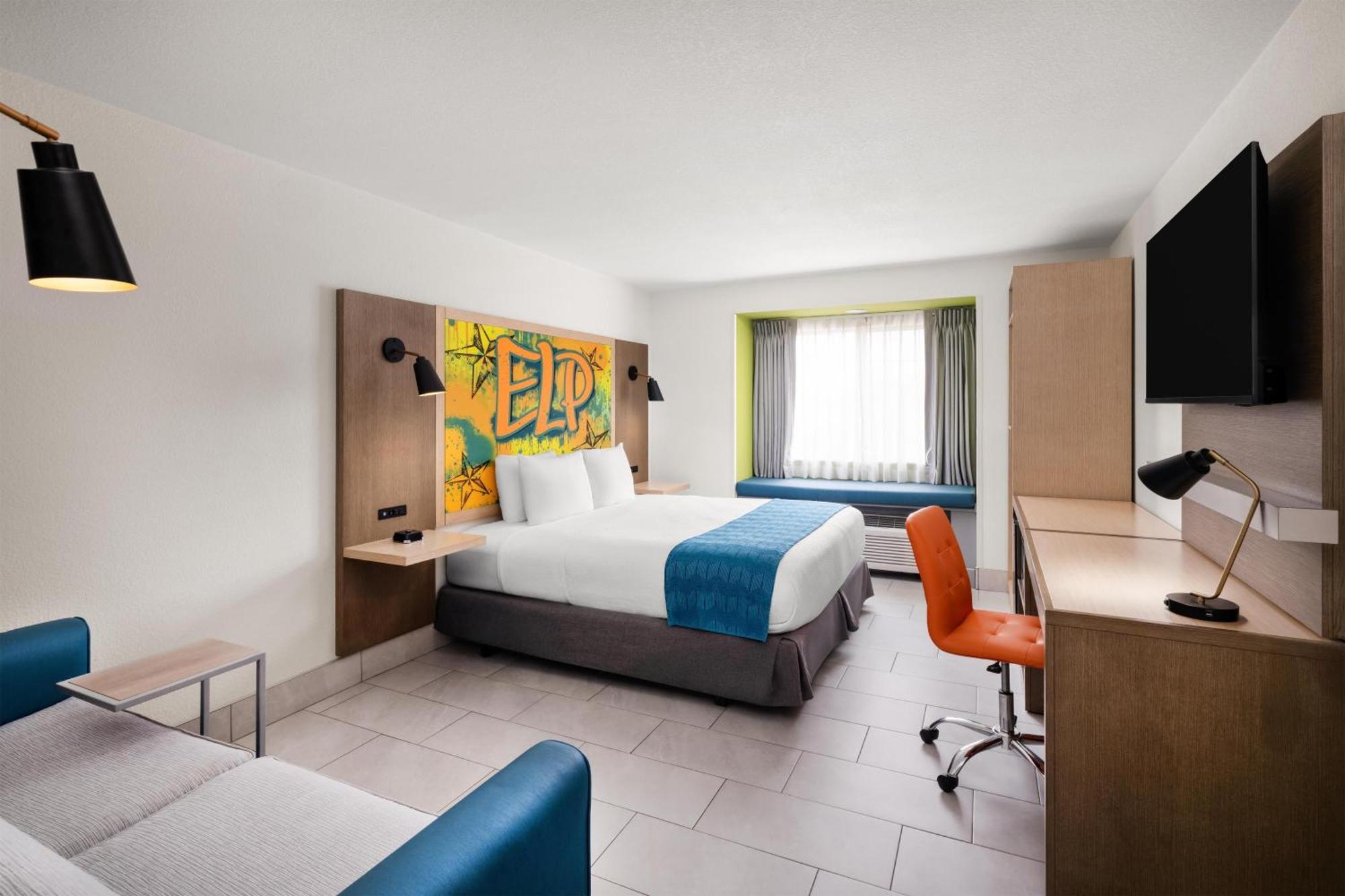King Room with Roll-In Shower - Disability Access
