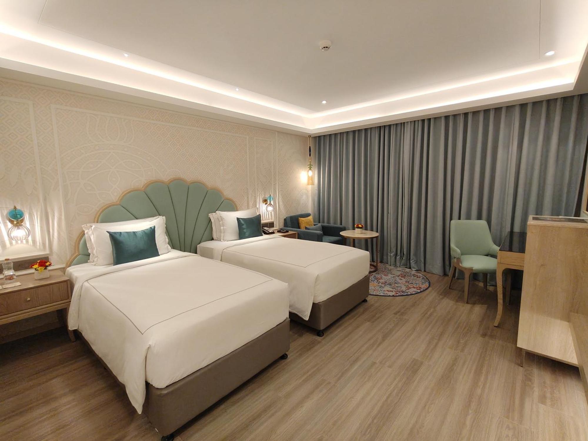 SeleQtion Suite King Bed