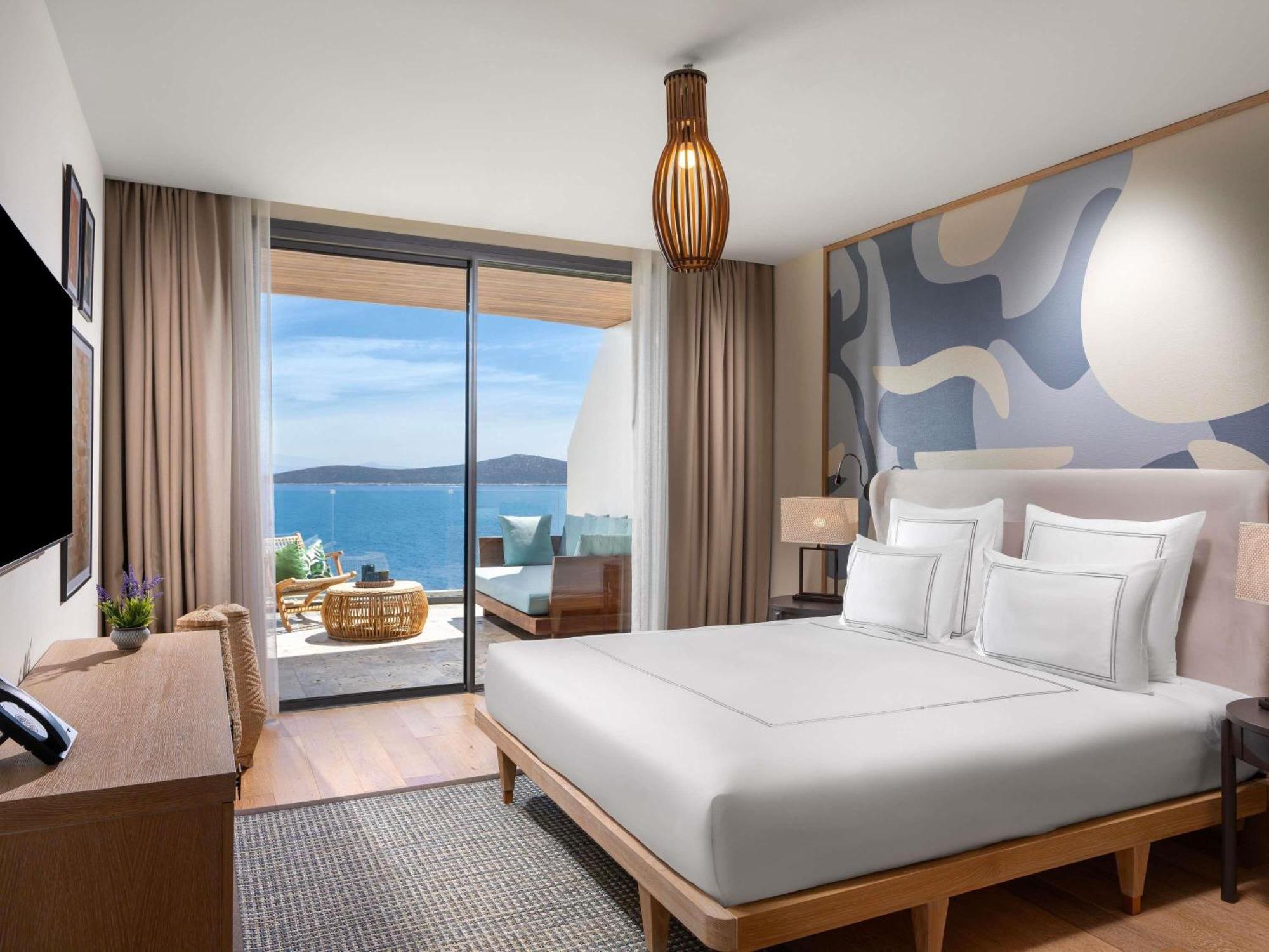 Two-Bedroom Executive Suite with sea view