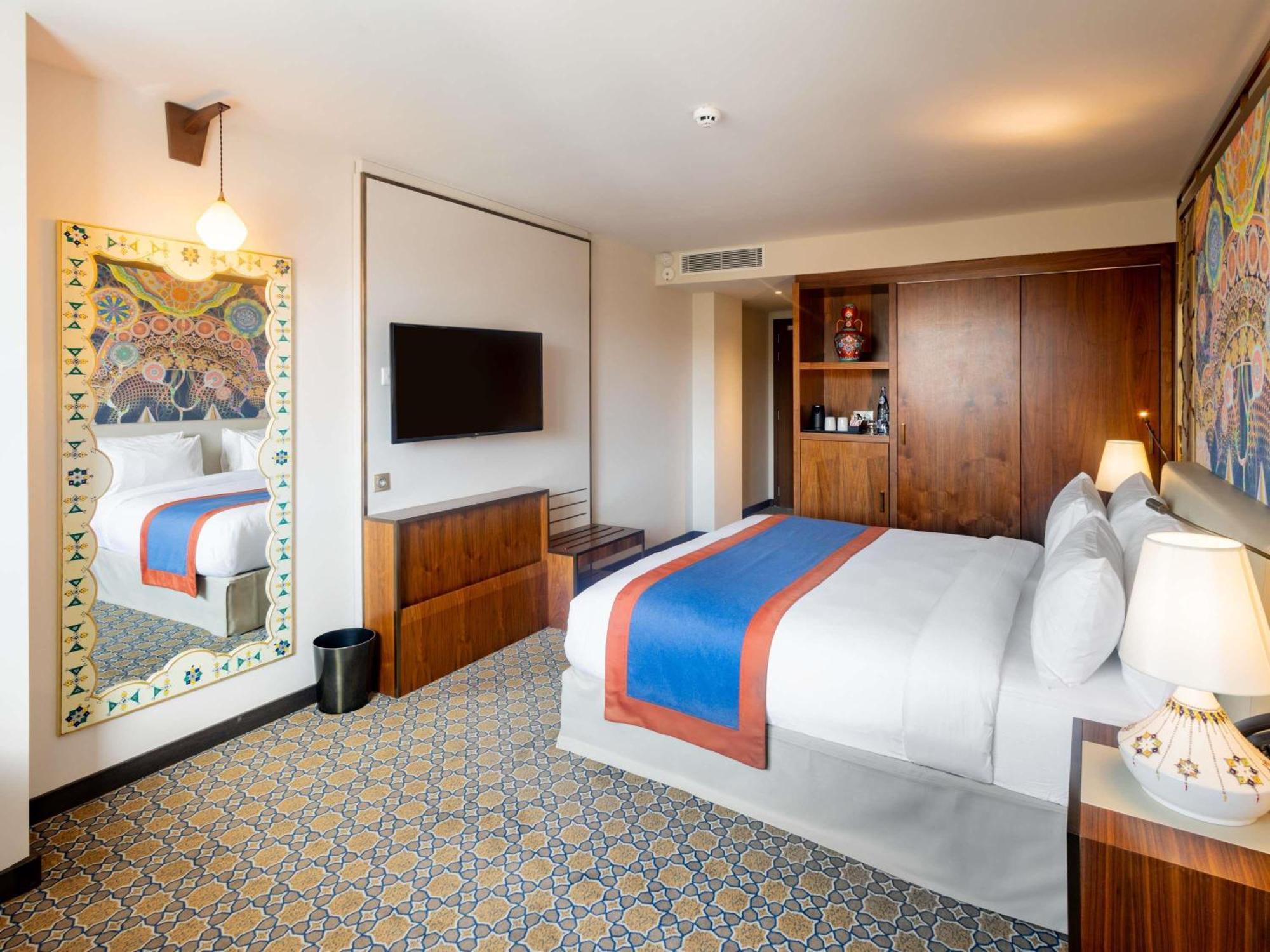 Classic King Room - City Side
