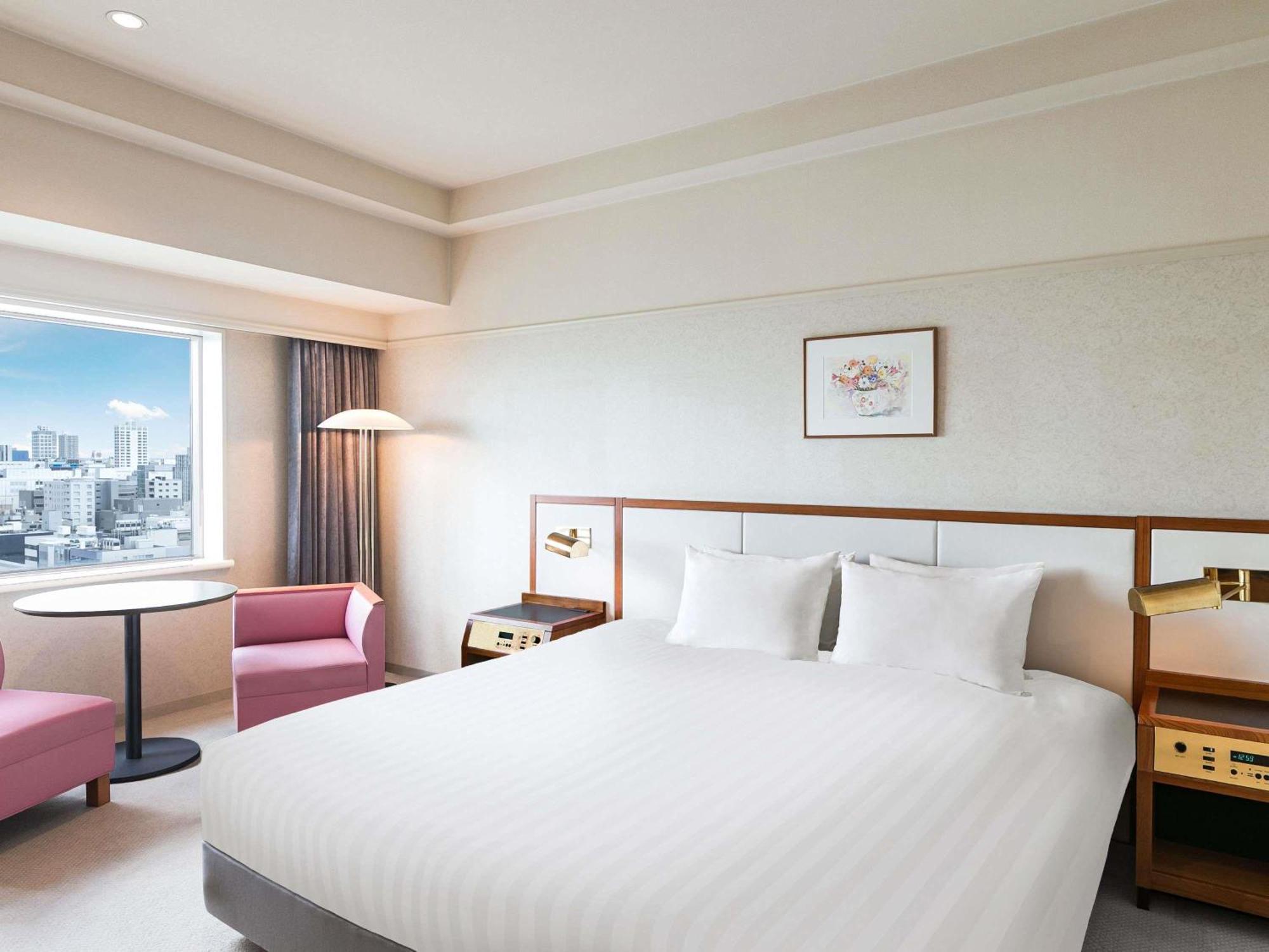 Classic King Room with Lounge Access