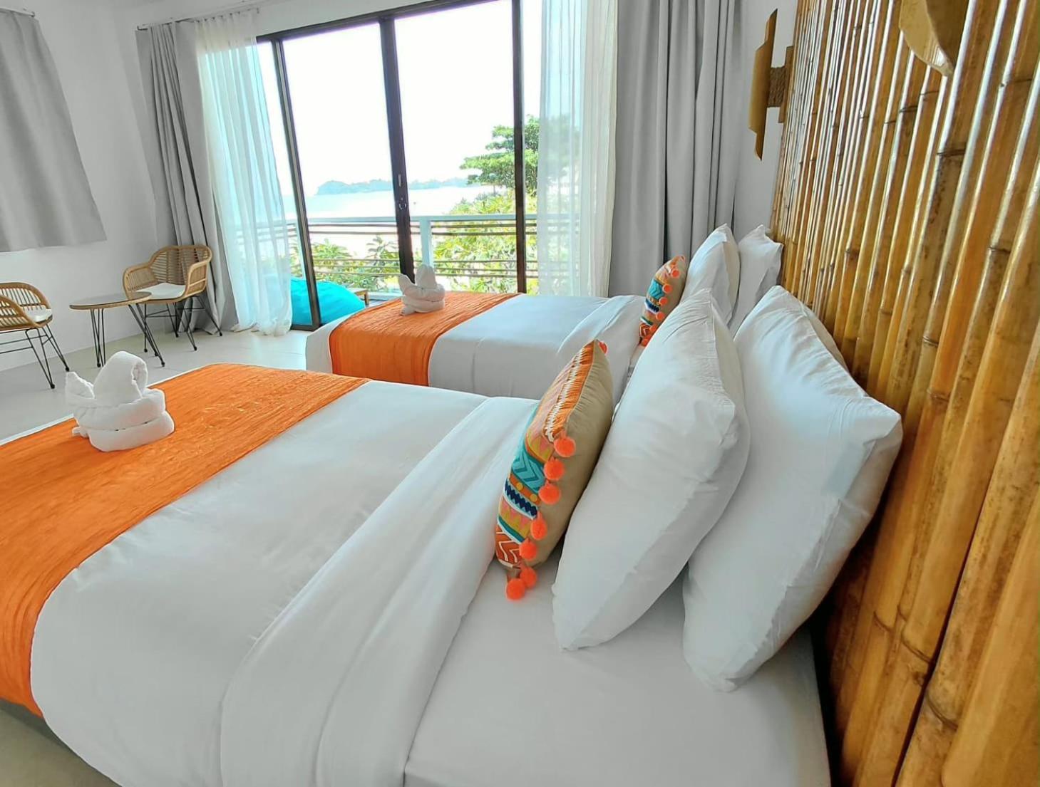 Double or Twin Room with Partial Sea View