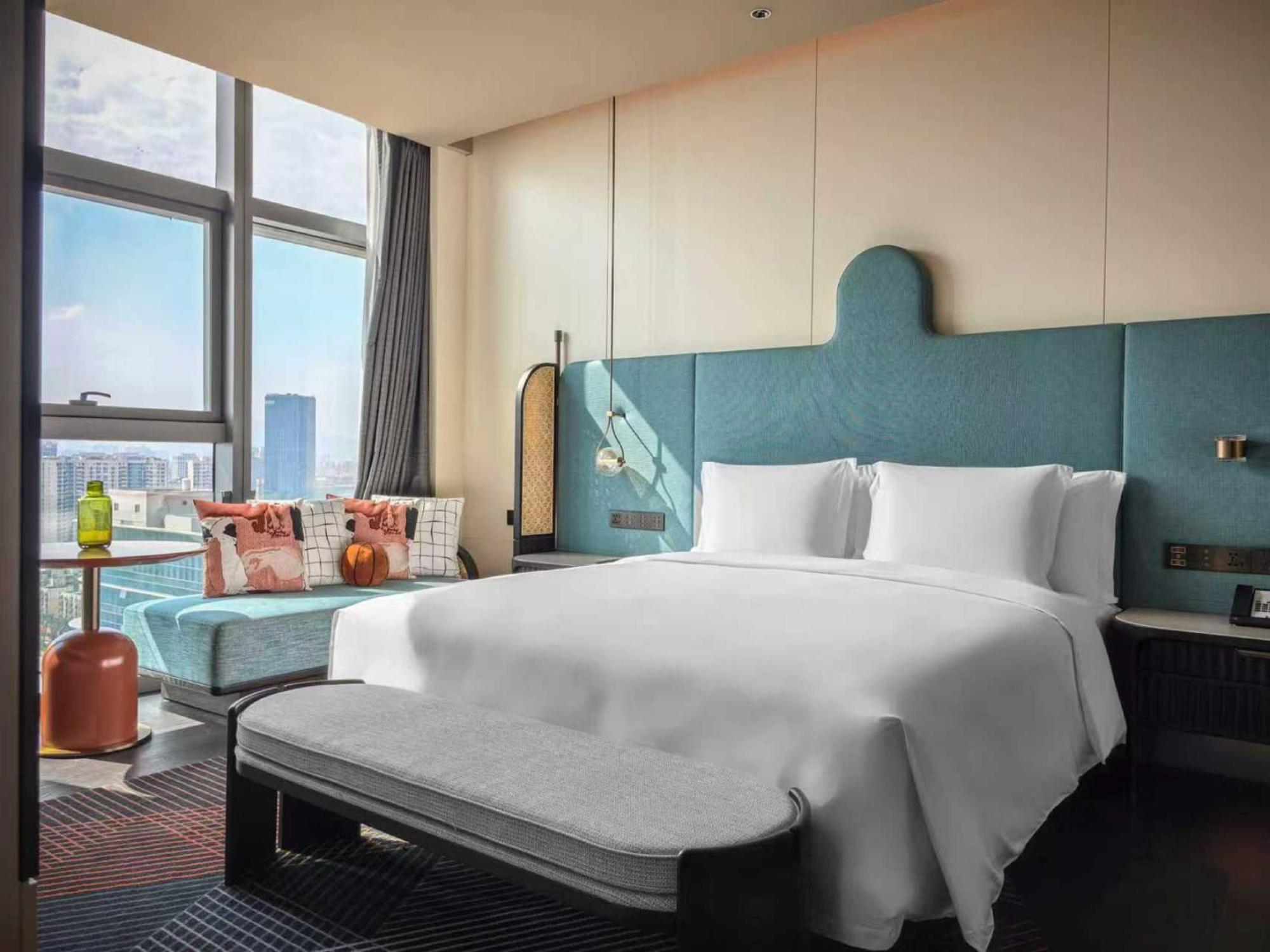 One-Bedroom King Suite with Living and Dining Area