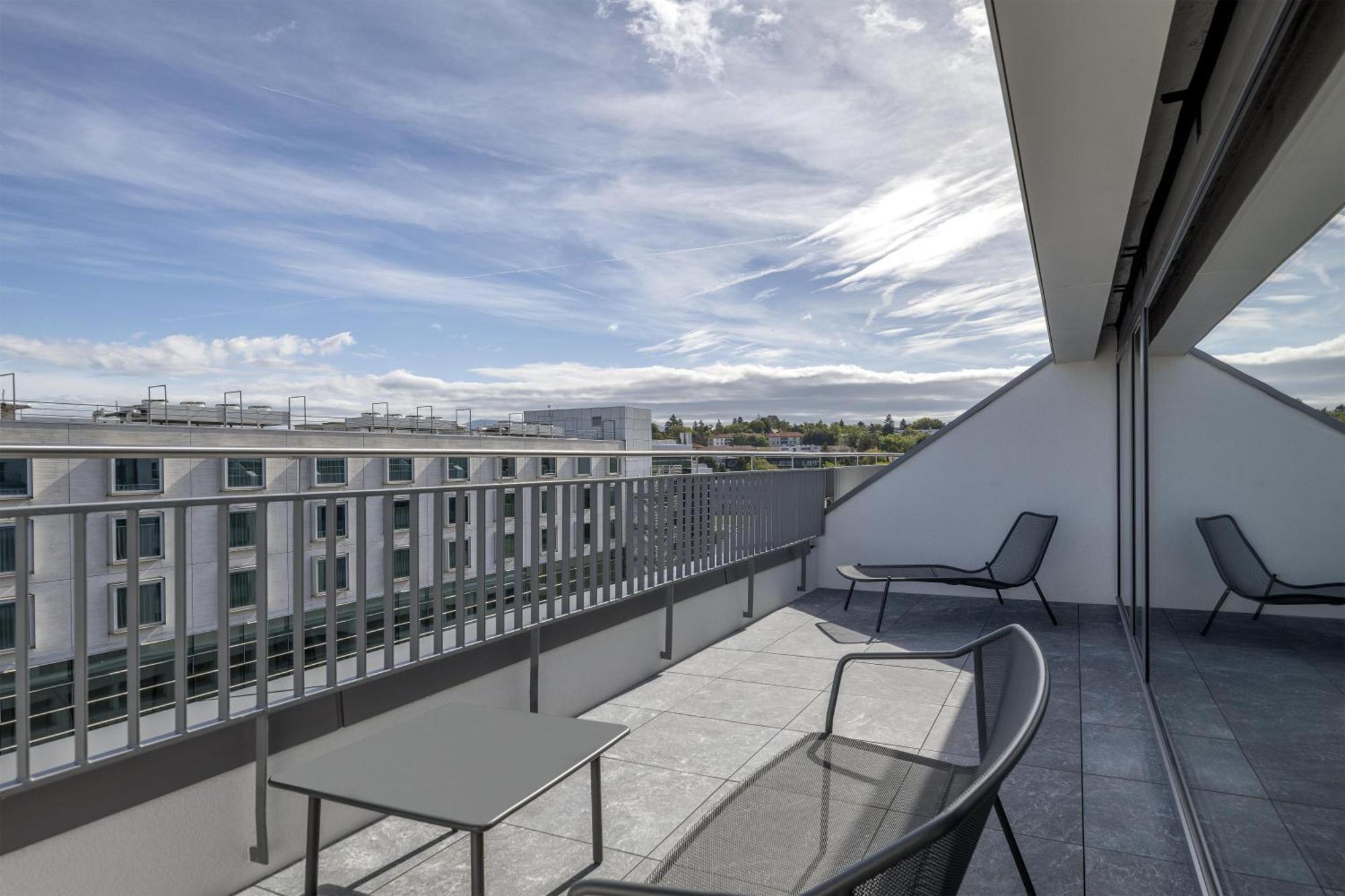 One-Bedroom King Suite with Terrace