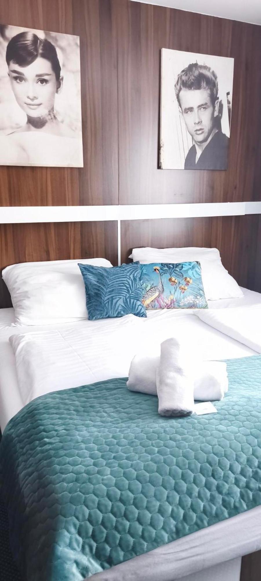 Quadruple Room with Private Bathroom