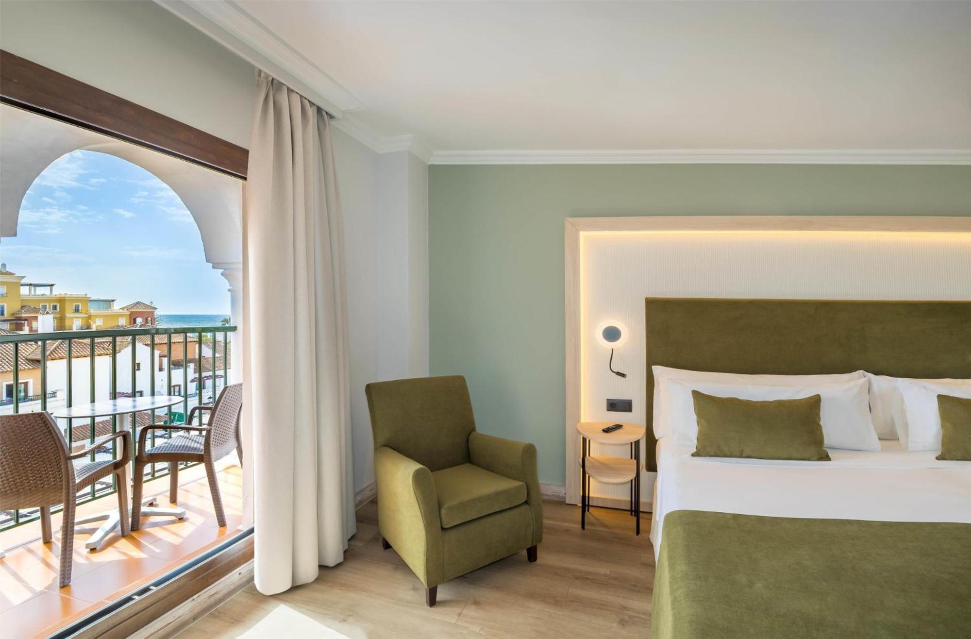Deluxe Double Room with Side Sea View