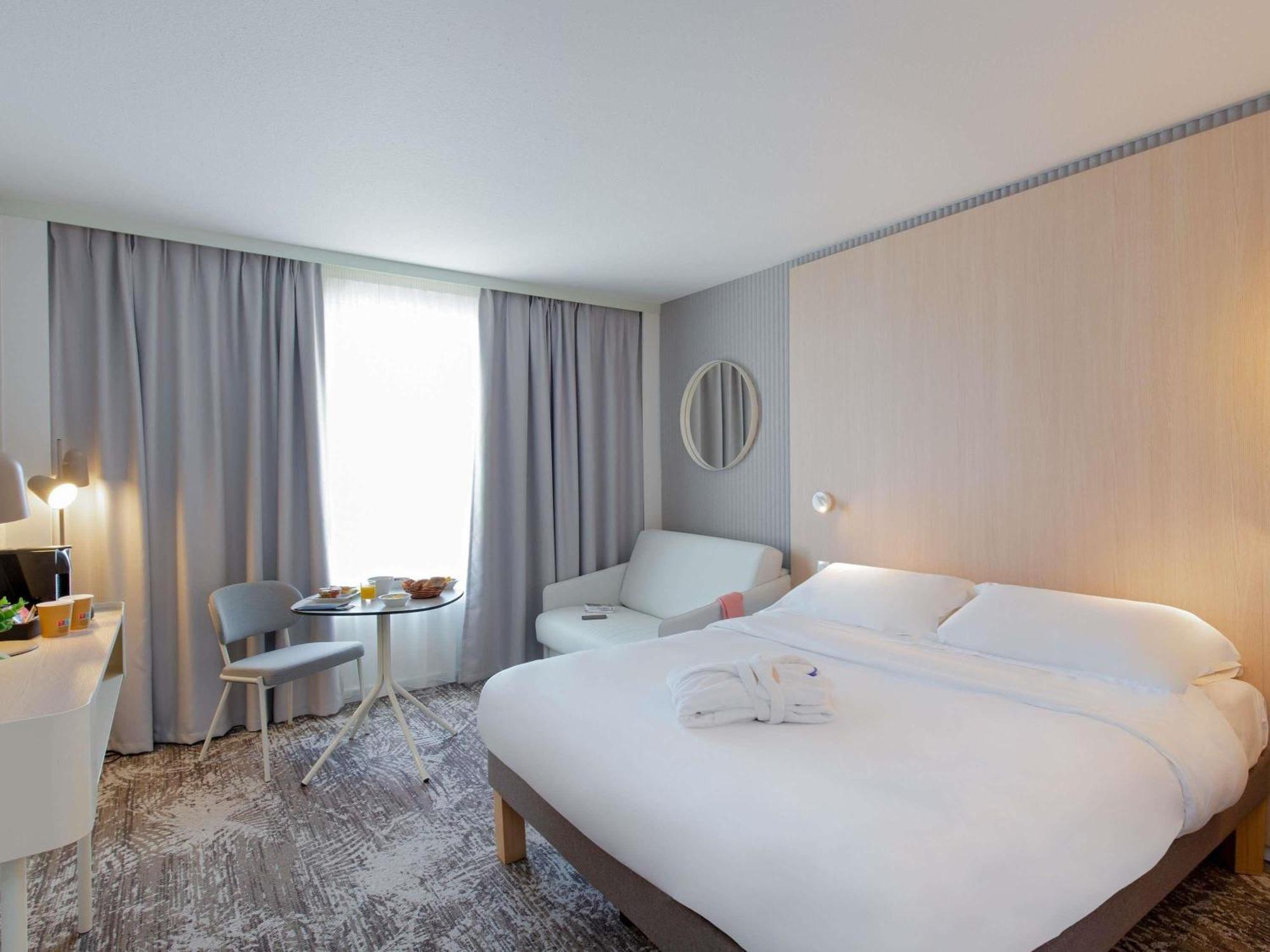 Executive Room with One Double Bed and One Single Sofa Bed