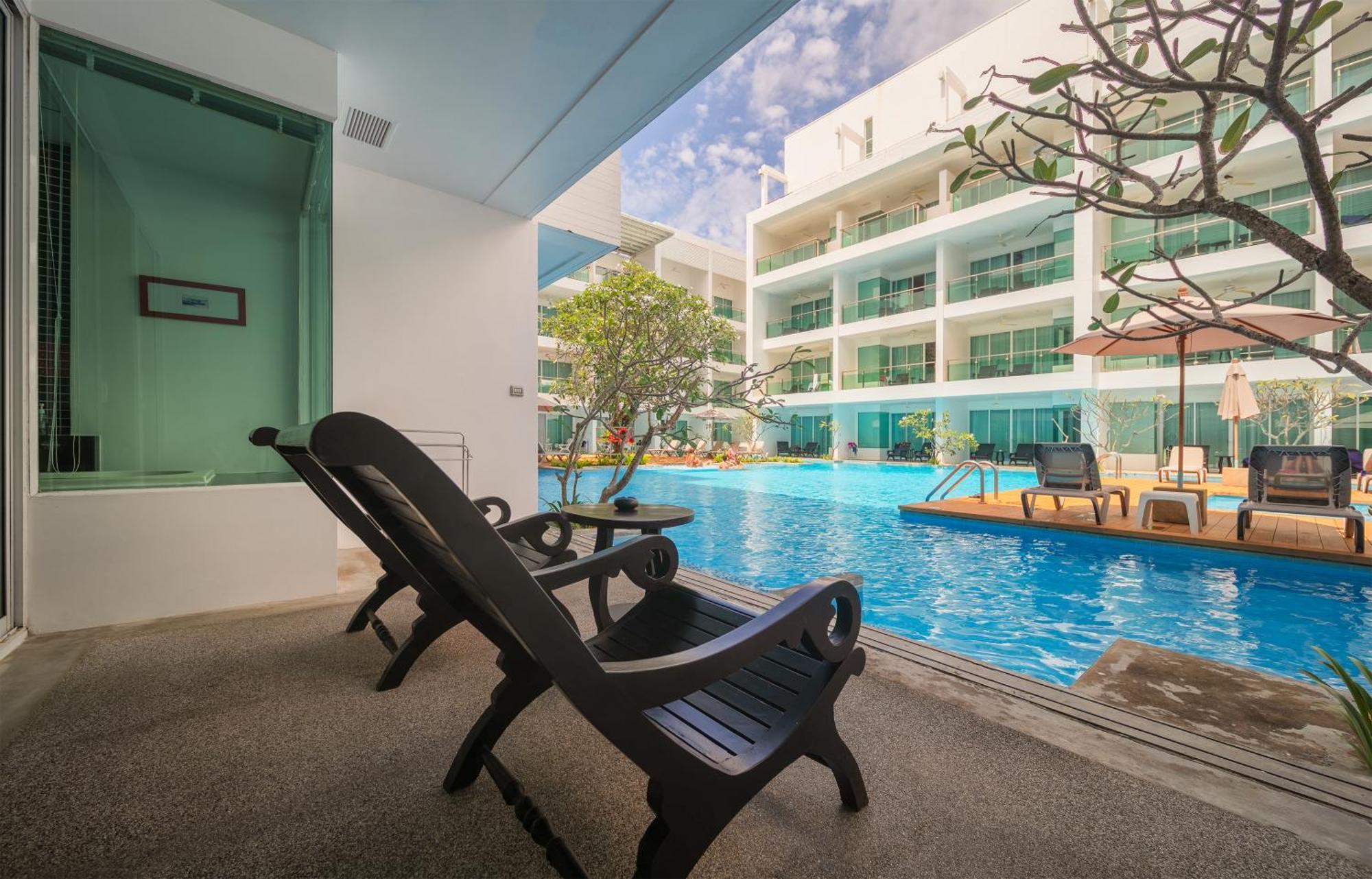 Deluxe Double Room with Pool Access - Serene Wing