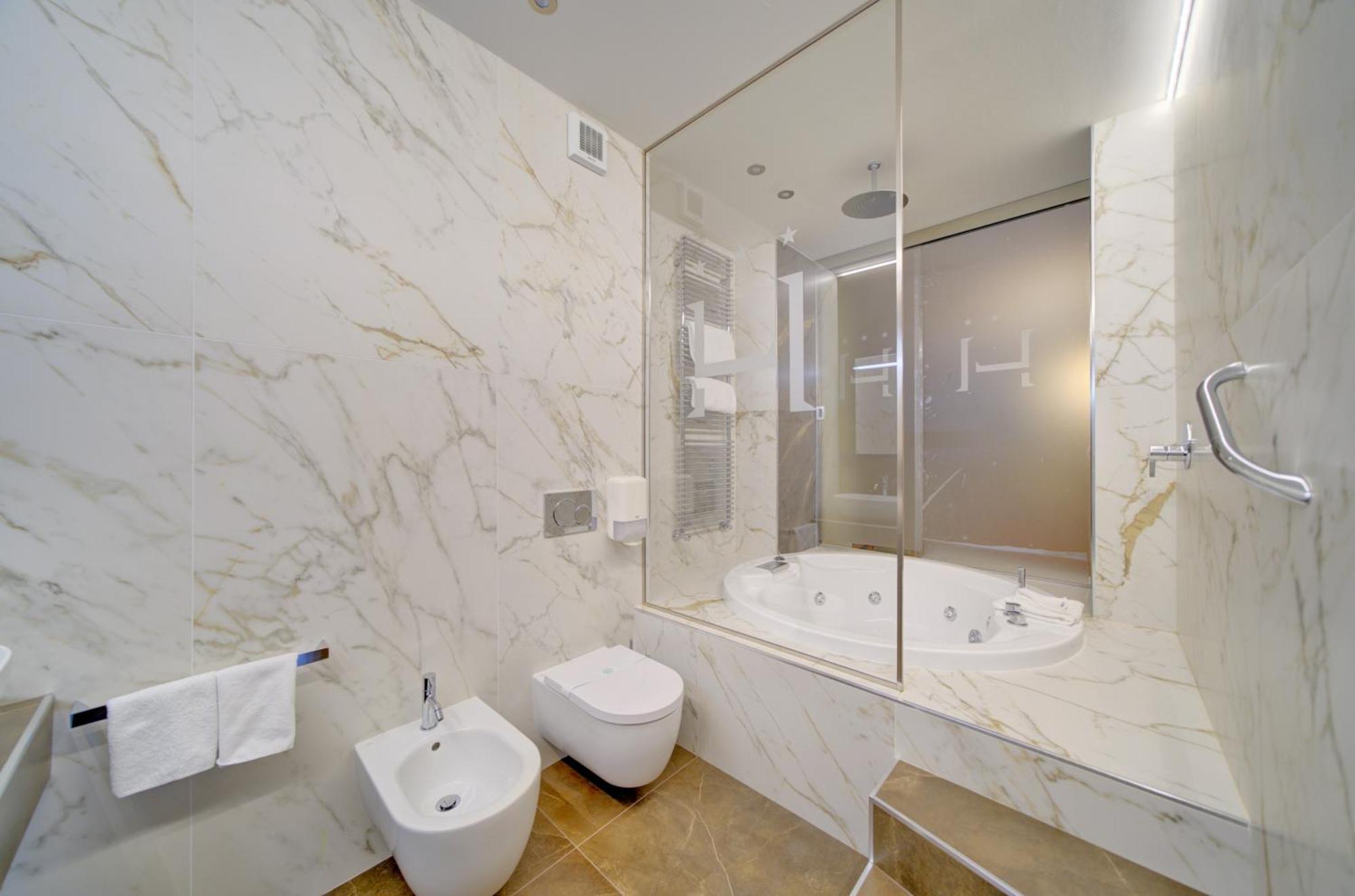 King Suite with Spa Bath