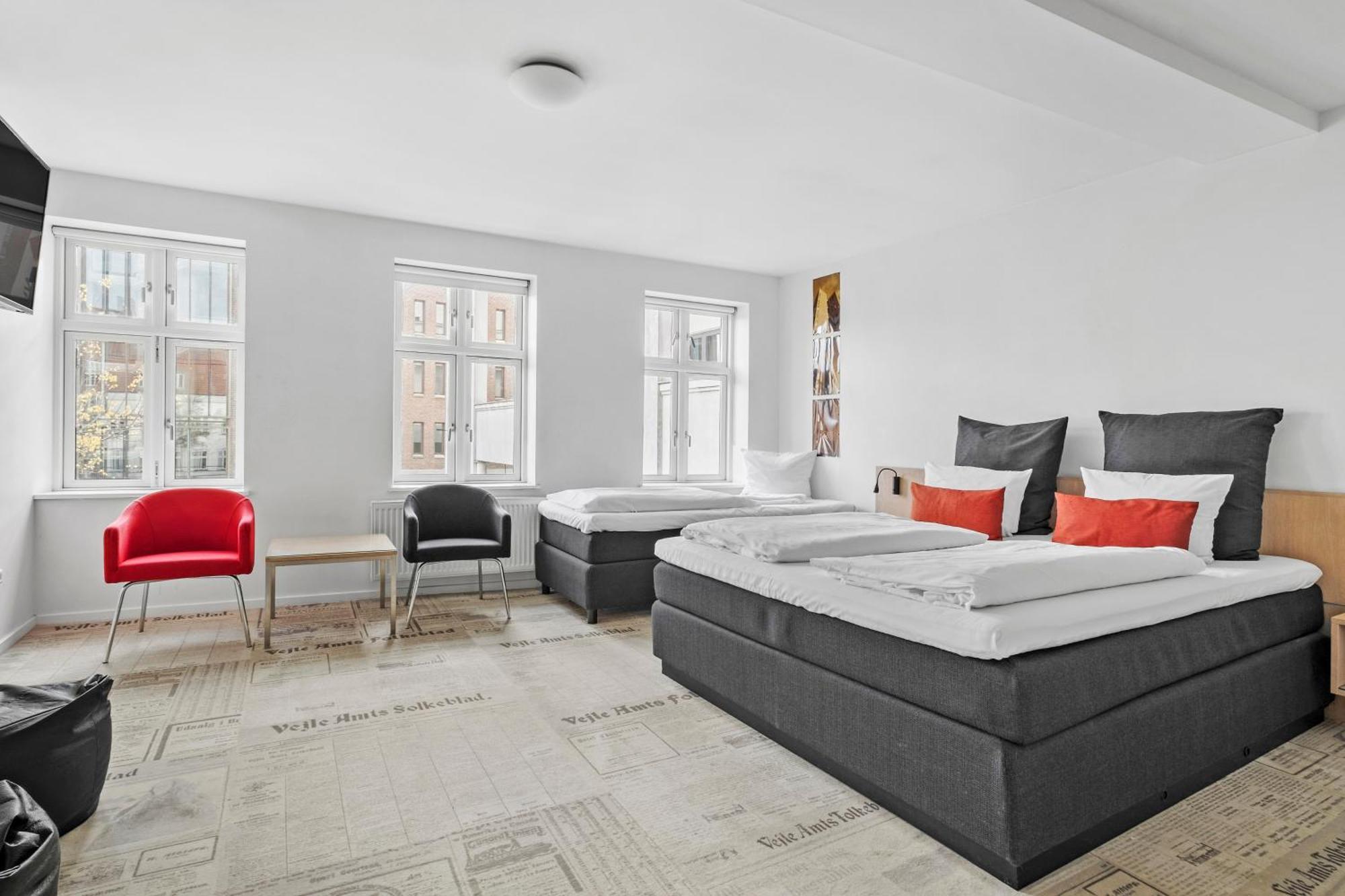 Family Room with One King and Two Single Beds - Non-Smoking
