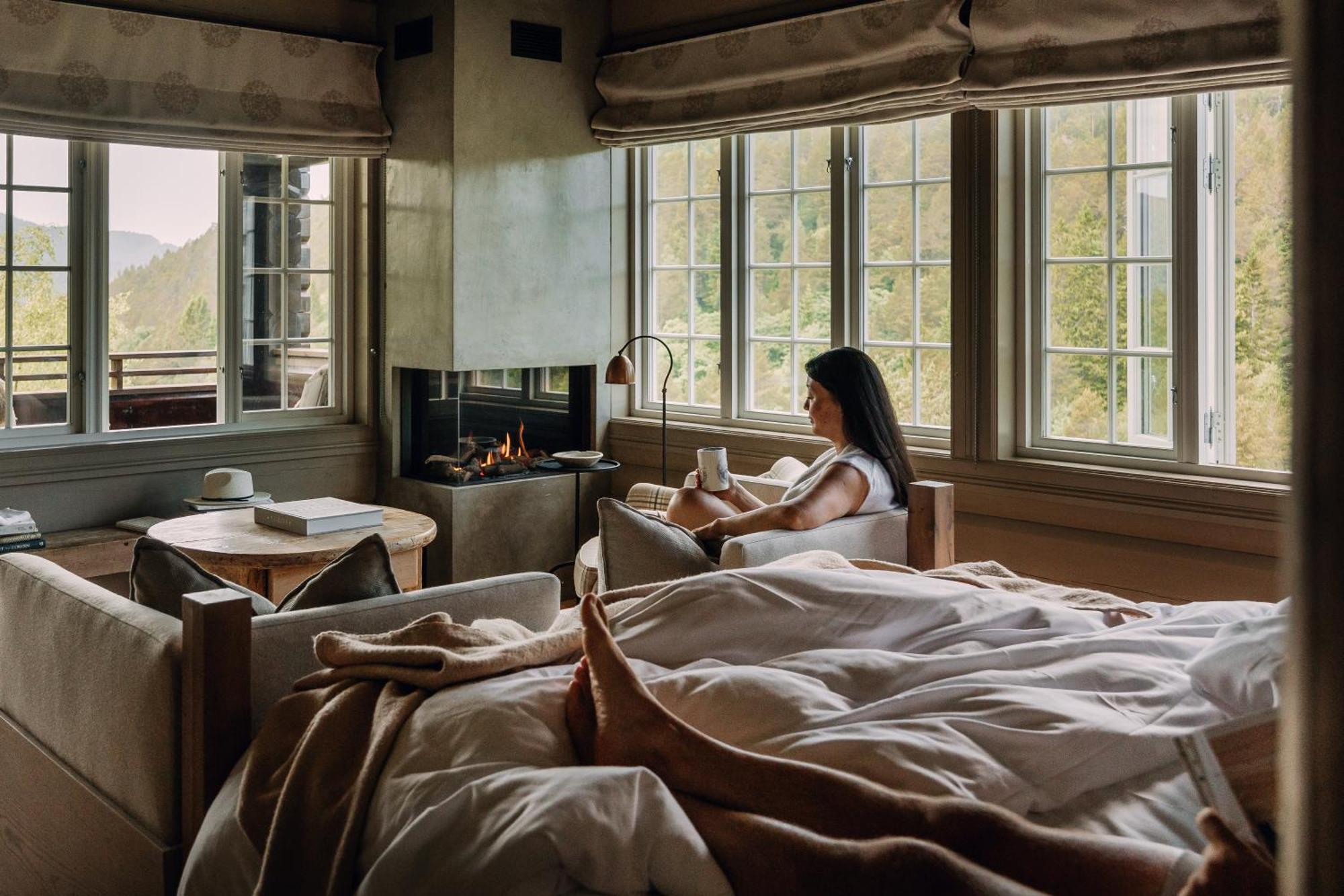Suite with Mountain View