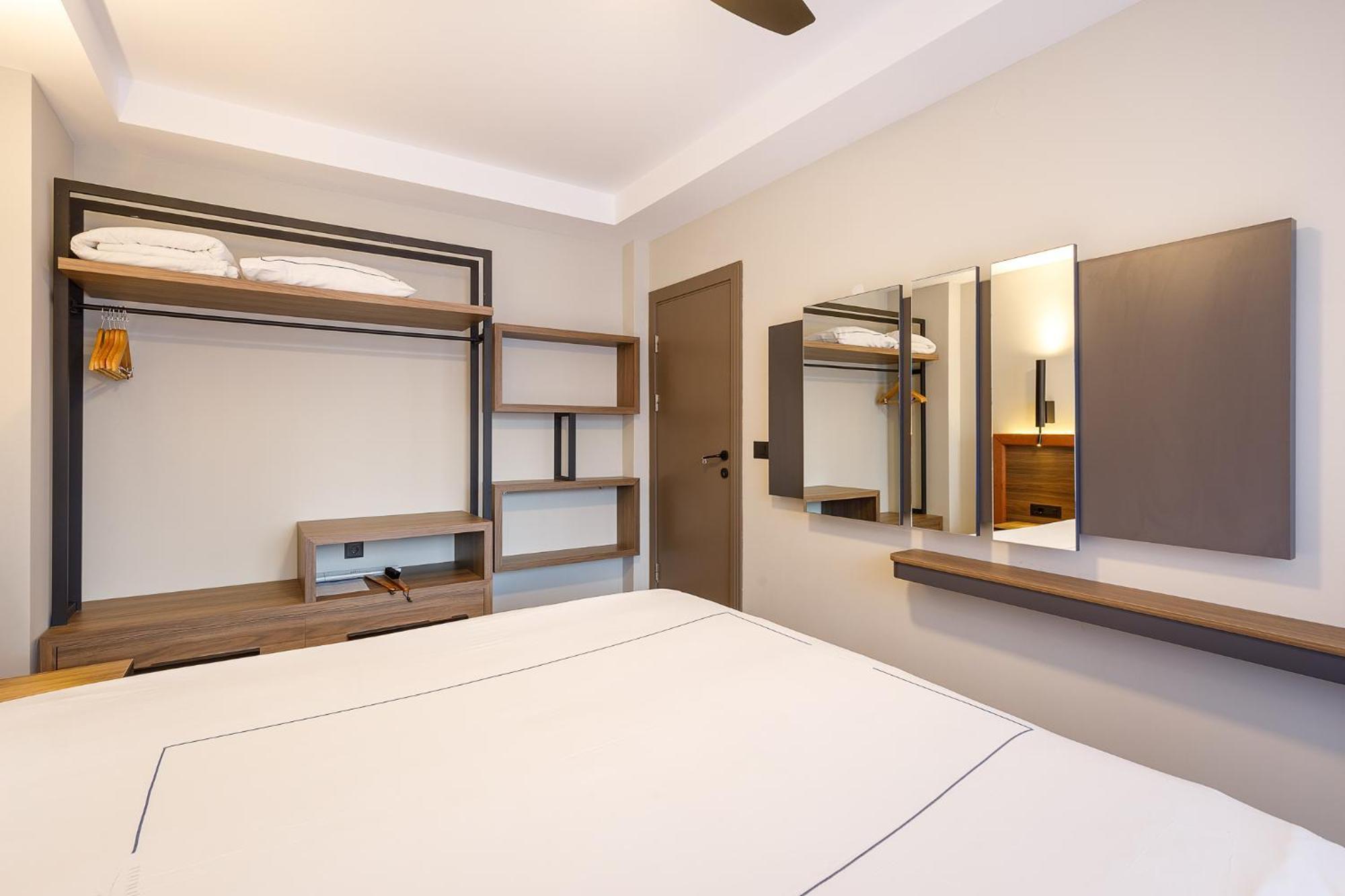 Deluxe Suite with Mountain View