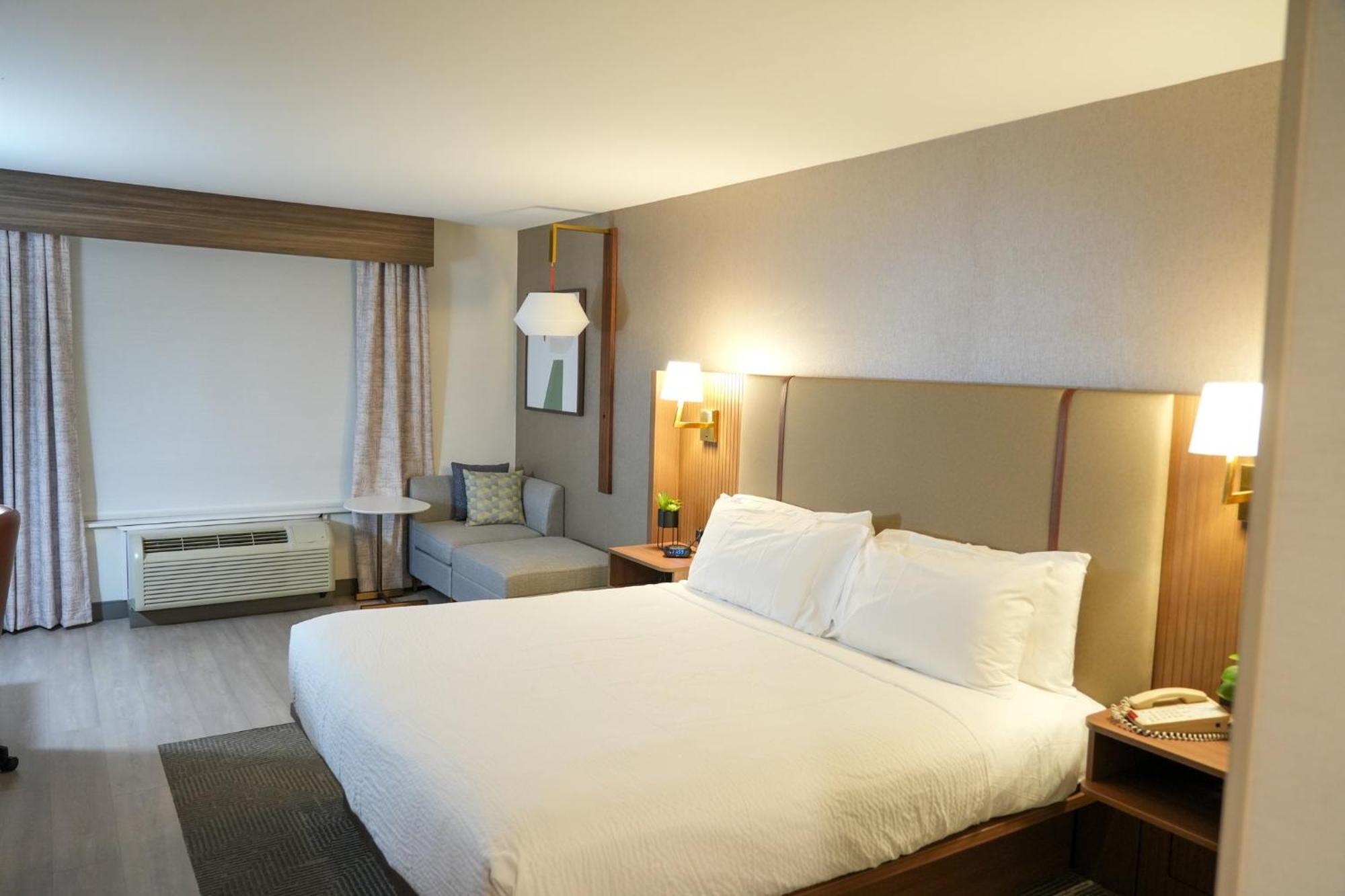 Standard King Room - Mobility Accessible